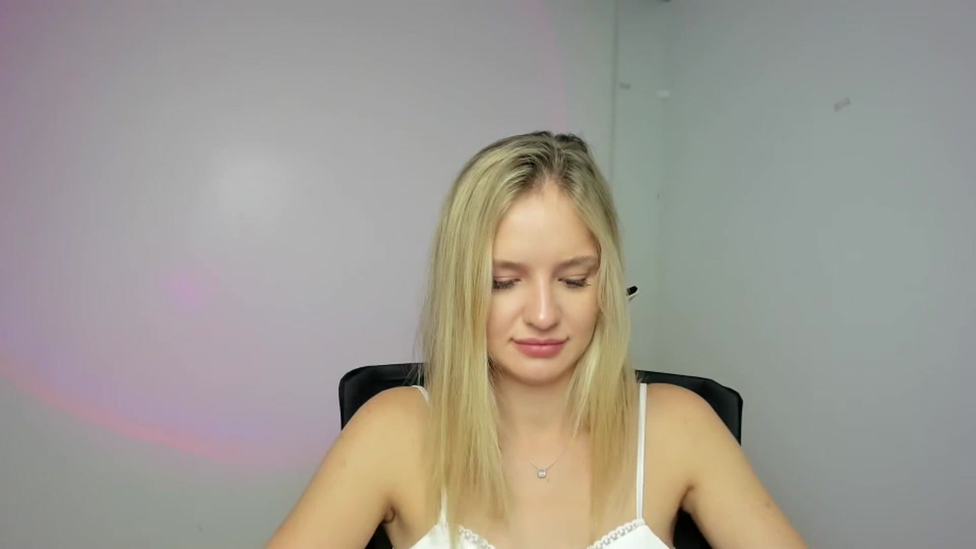 Gallery image thumbnail from Bella_amorere's myfreecams stream on, 09/07/2024, 12:14 image 10 of 20