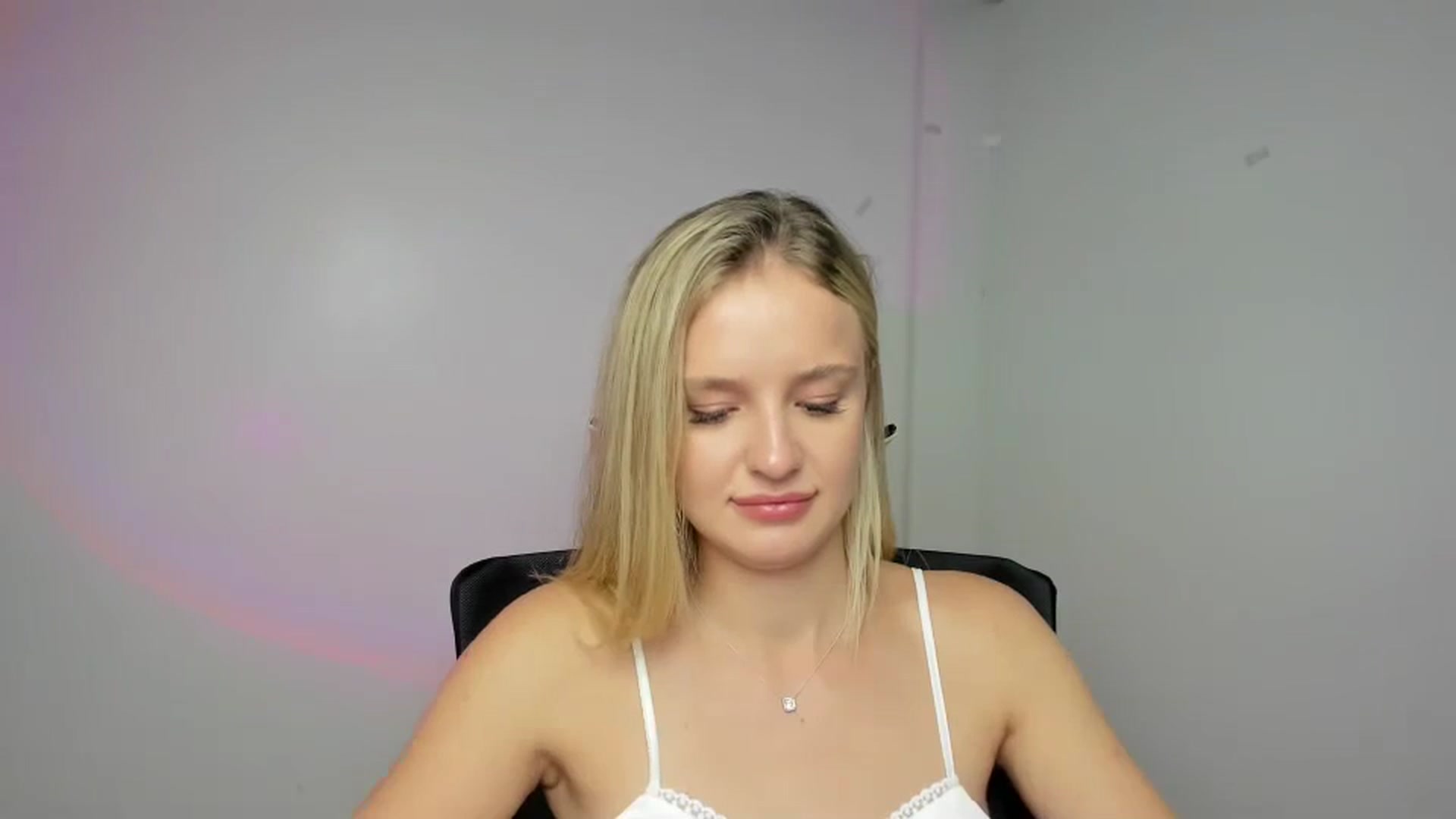 Gallery image thumbnail from Bella_amorere's myfreecams stream on, 09/07/2024, 14:02 image 16 of 20