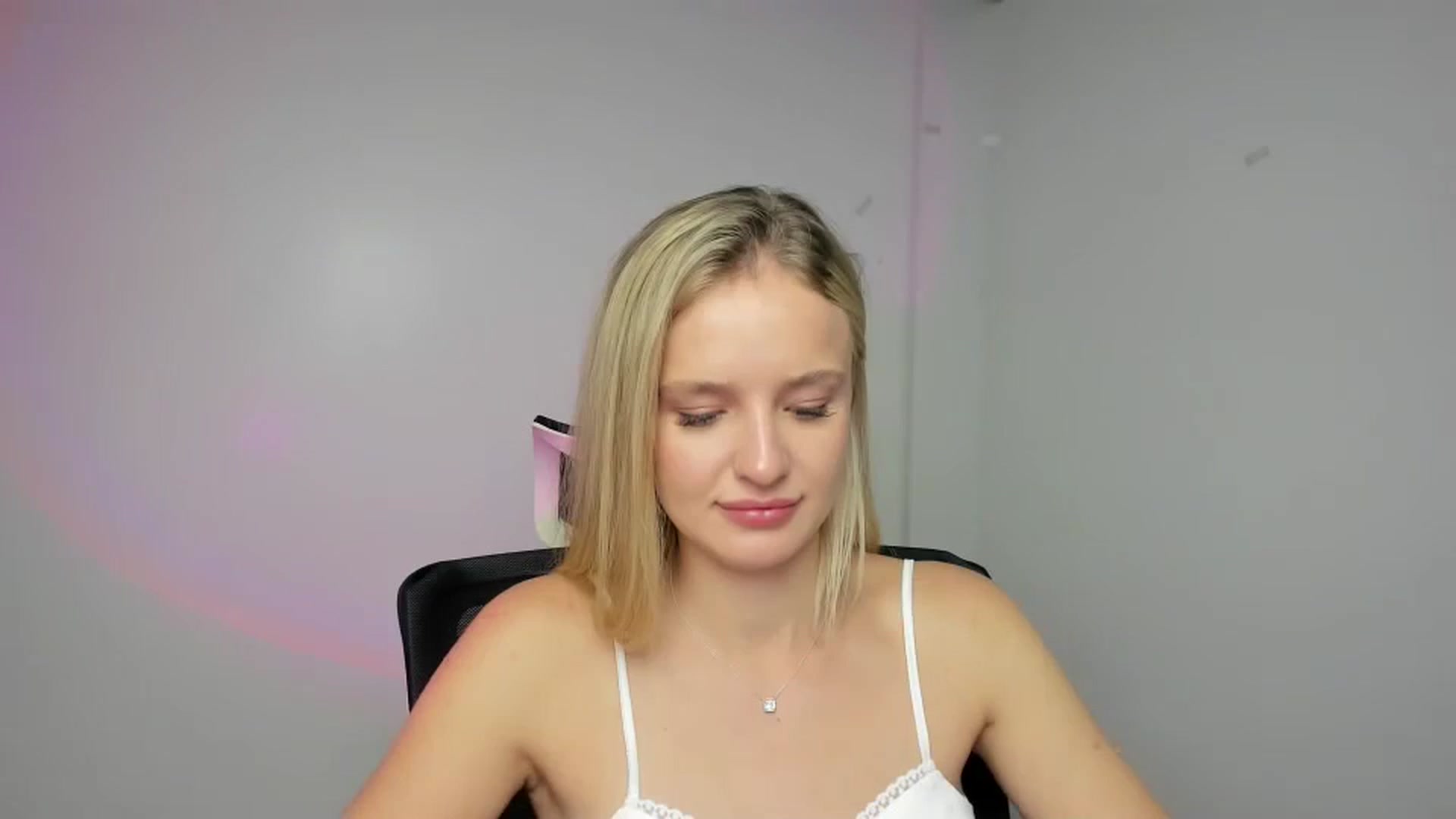 Gallery image thumbnail from Bella_amorere's myfreecams stream on, 09/07/2024, 14:02 image 13 of 20