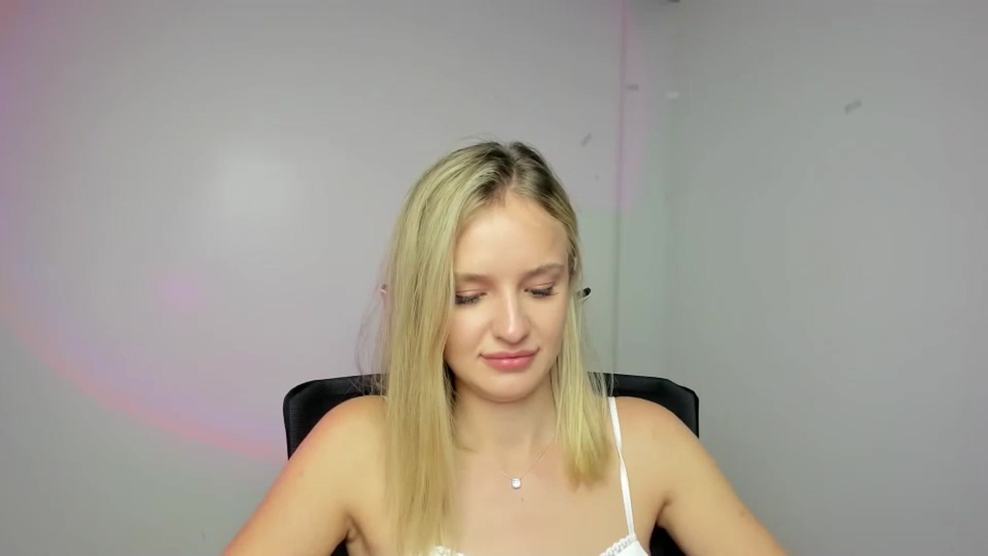 Gallery image thumbnail from Bella_amorere's myfreecams stream on, 09/07/2024, 14:46 image 11 of 20