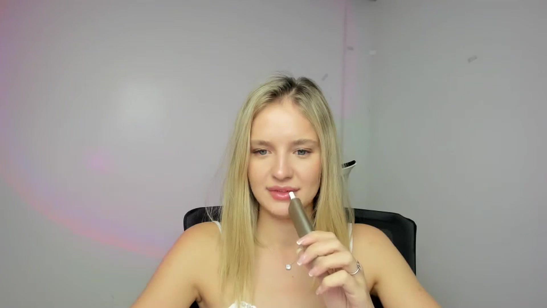Gallery image thumbnail from Bella_amorere's myfreecams stream on, 09/07/2024, 14:46 image 7 of 20