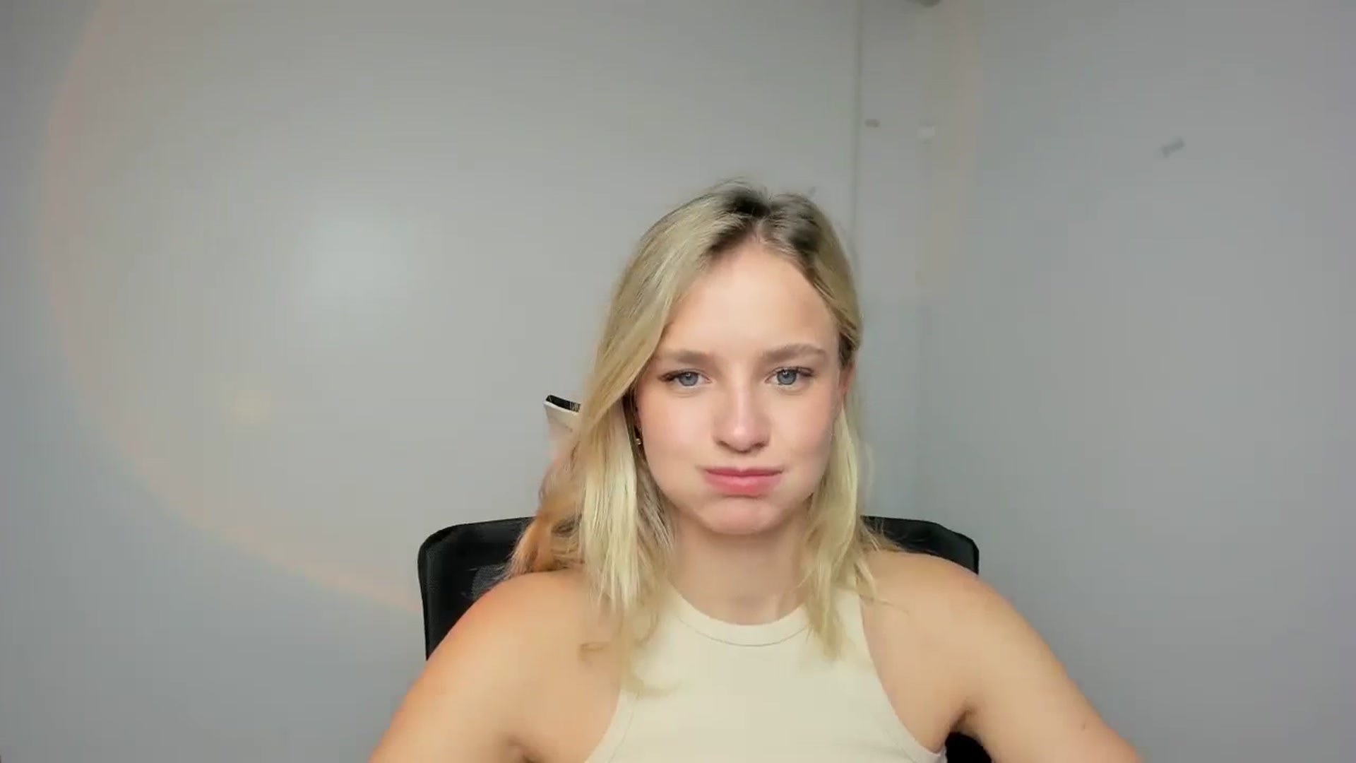 Gallery image thumbnail from Bella_amorere's myfreecams stream on, 09/08/2024, 08:03 image 7 of 20