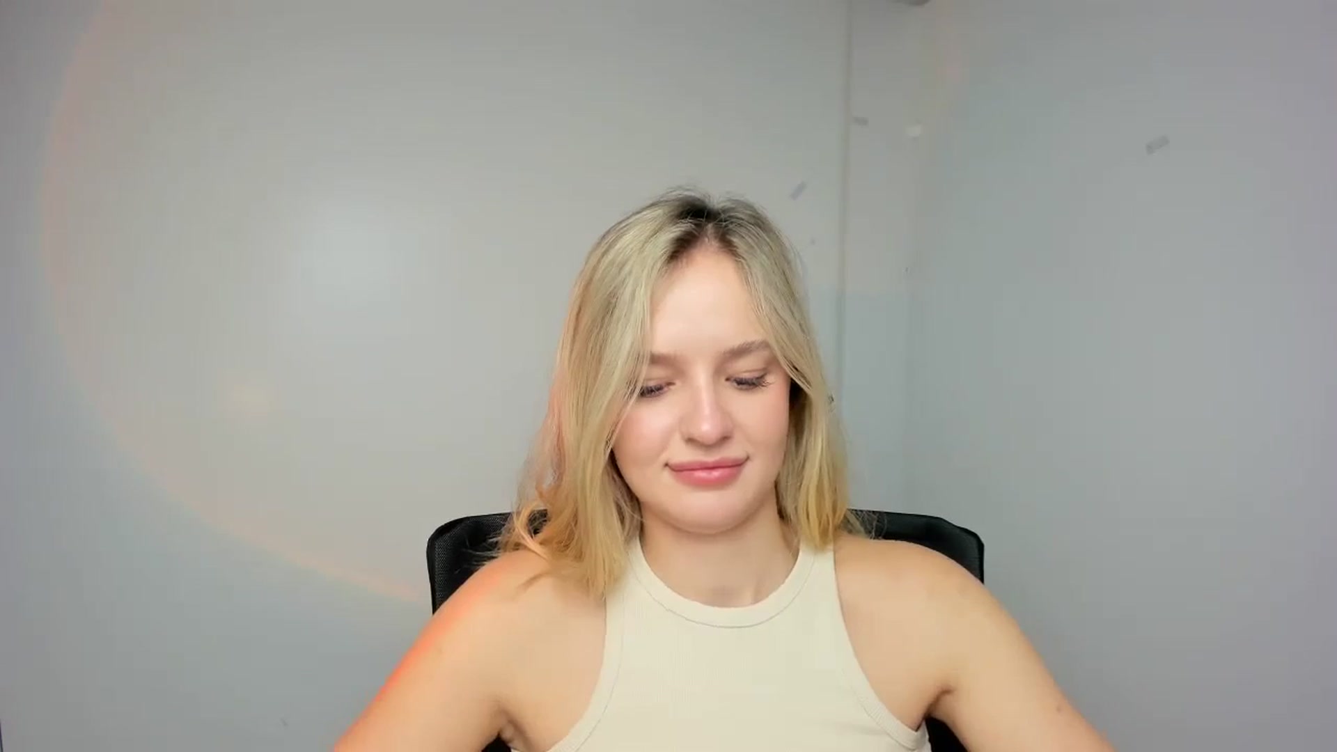 Gallery image thumbnail from Bella_amorere's myfreecams stream on, 09/08/2024, 08:03 image 16 of 20