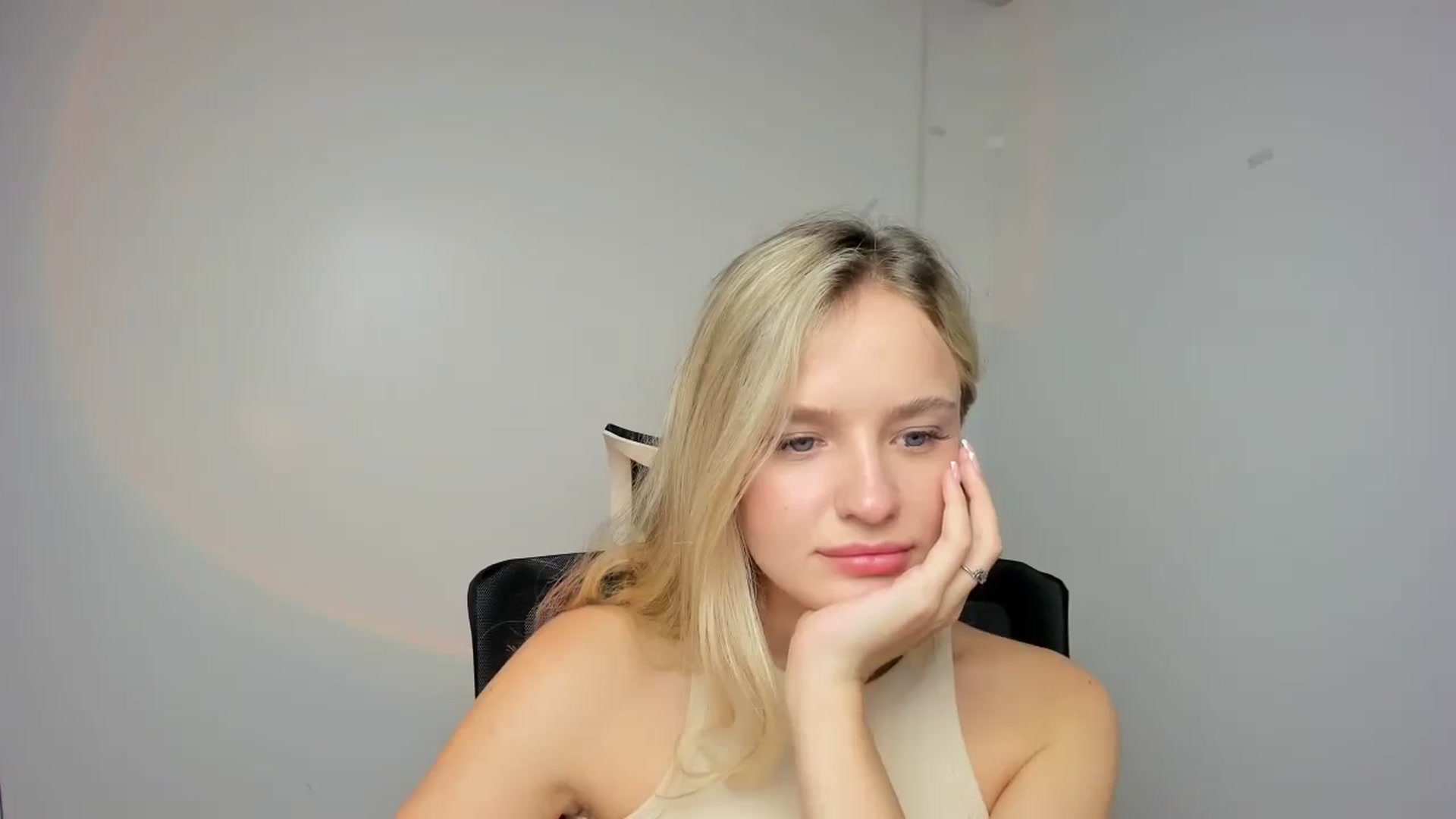 Gallery image thumbnail from Bella_amorere's myfreecams stream on, 09/08/2024, 08:03 image 18 of 20