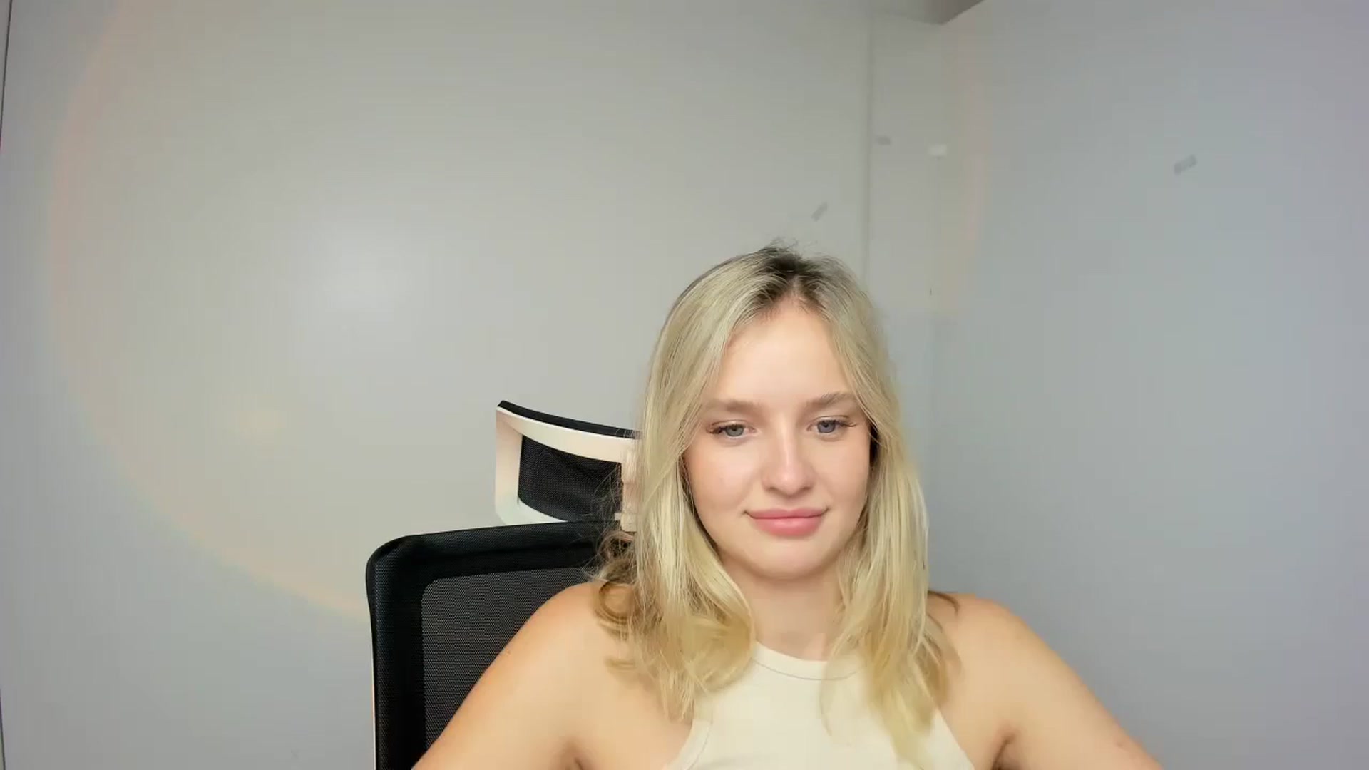Gallery image thumbnail from Bella_amorere's myfreecams stream on, 09/08/2024, 10:37 image 2 of 20