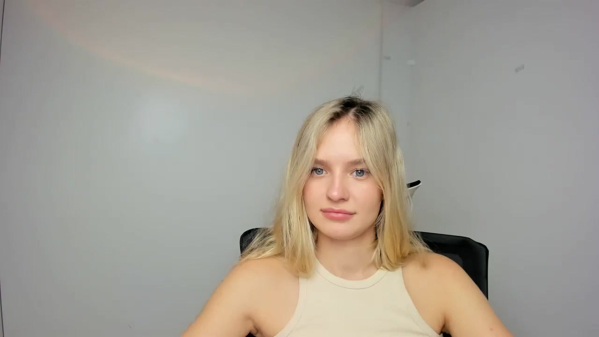 Gallery image thumbnail from Bella_amorere's myfreecams stream on, 09/08/2024, 10:37 image 15 of 20