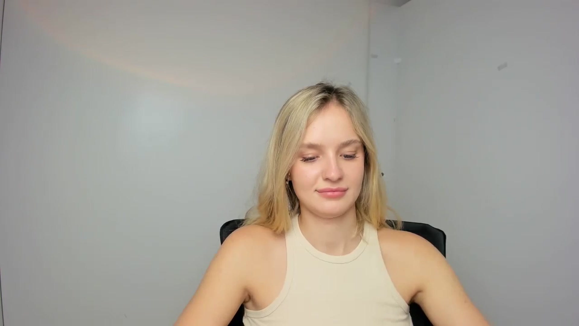 Gallery image thumbnail from Bella_amorere's myfreecams stream on, 09/08/2024, 10:37 image 7 of 20