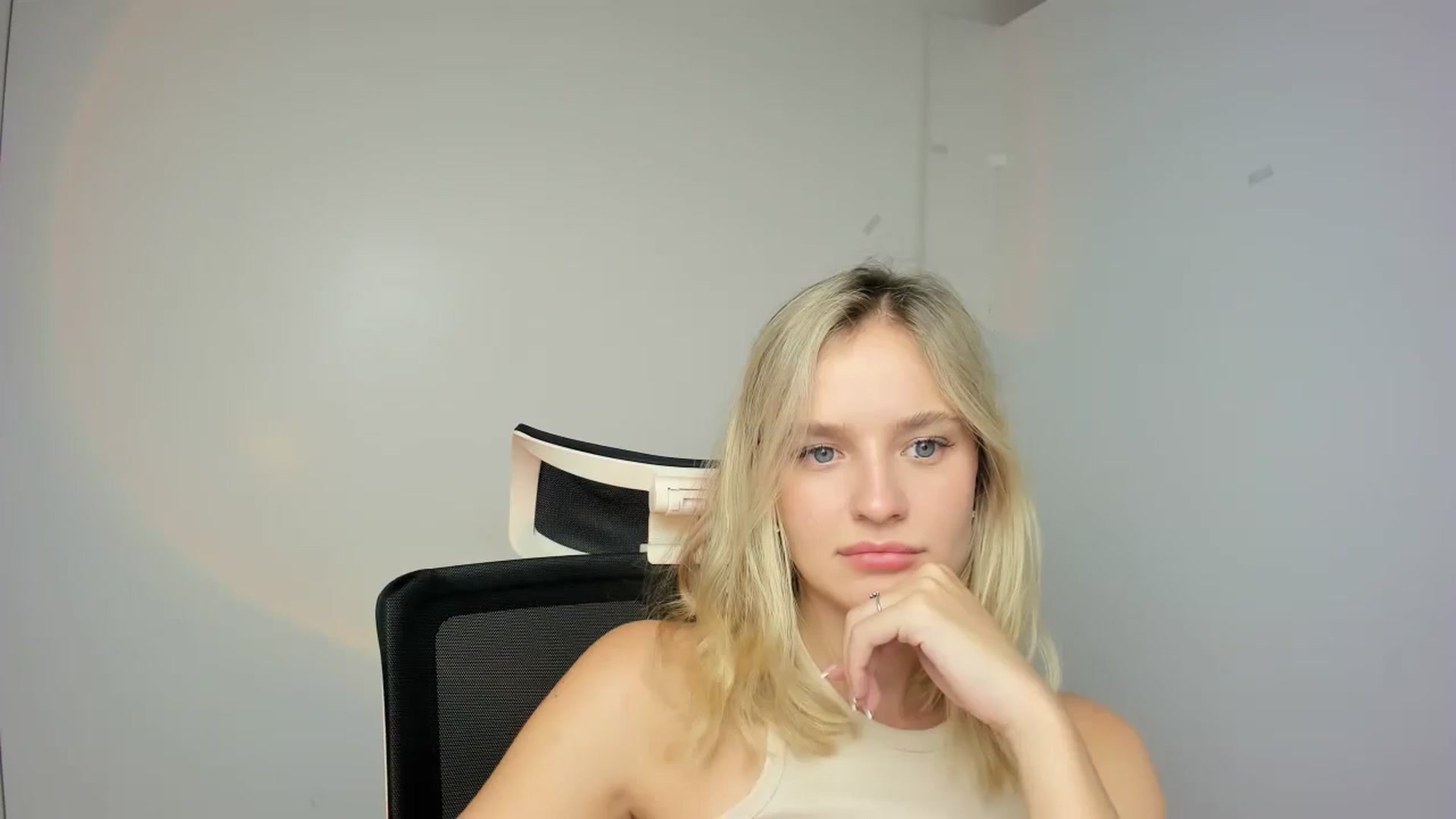 Gallery image thumbnail from Bella_amorere's myfreecams stream on, 09/08/2024, 10:37 image 1 of 20