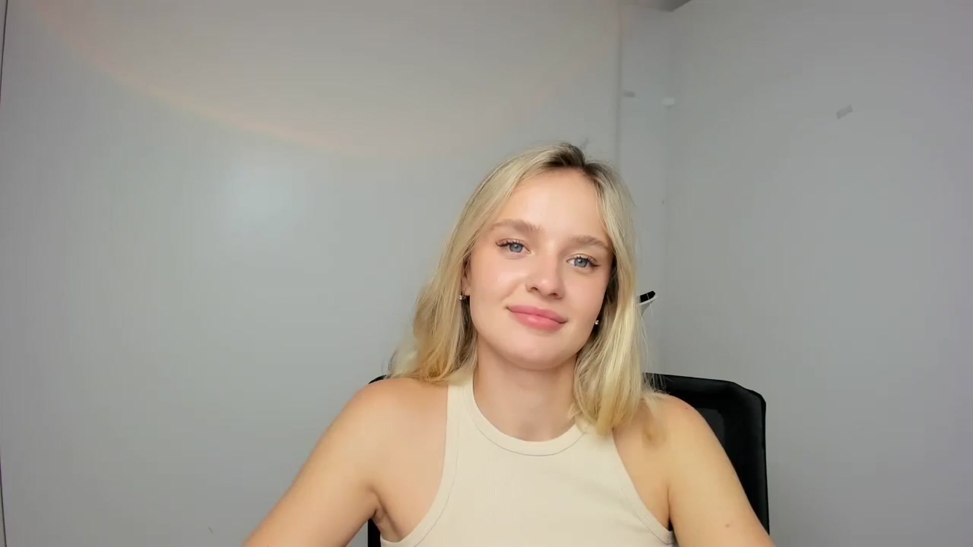 Gallery image thumbnail from Bella_amorere's myfreecams stream on, 09/08/2024, 10:37 image 9 of 20