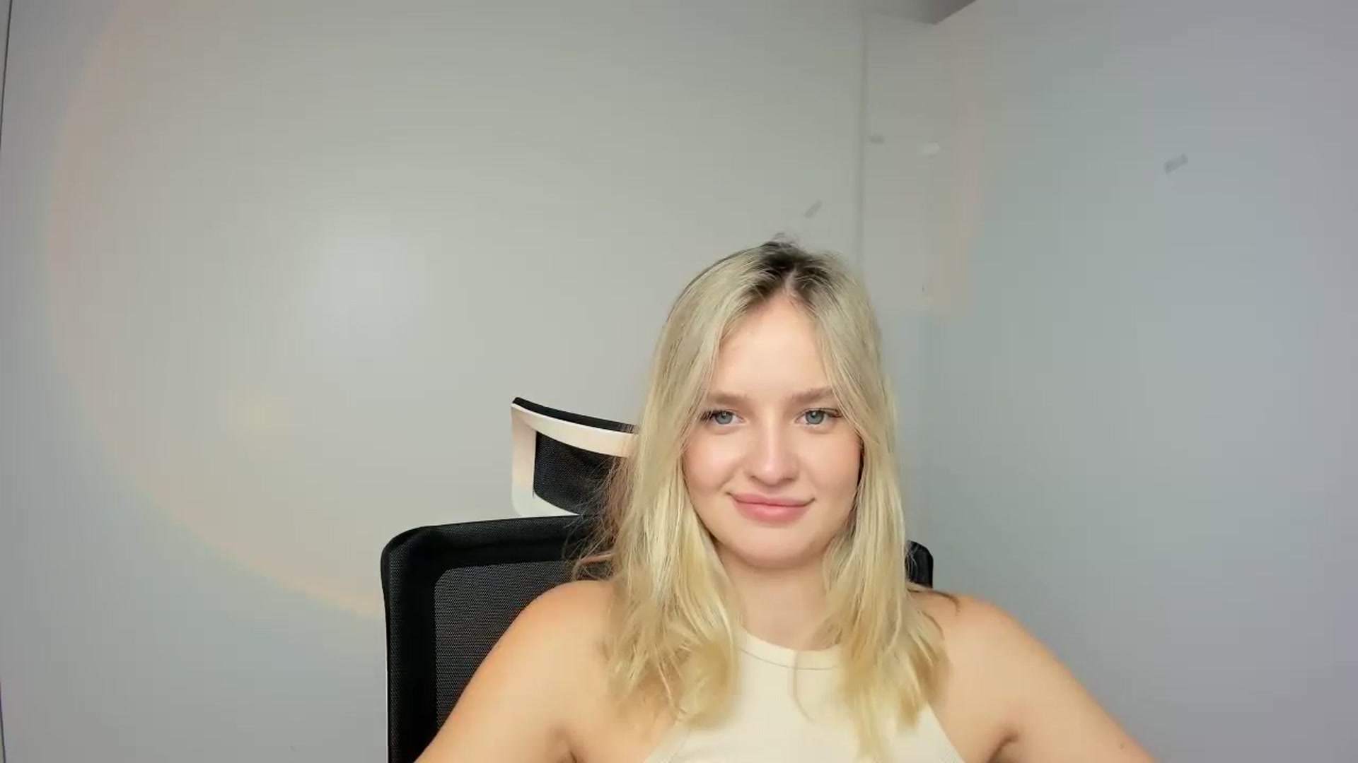 Gallery image thumbnail from Bella_amorere's myfreecams stream on, 09/08/2024, 10:37 image 3 of 20