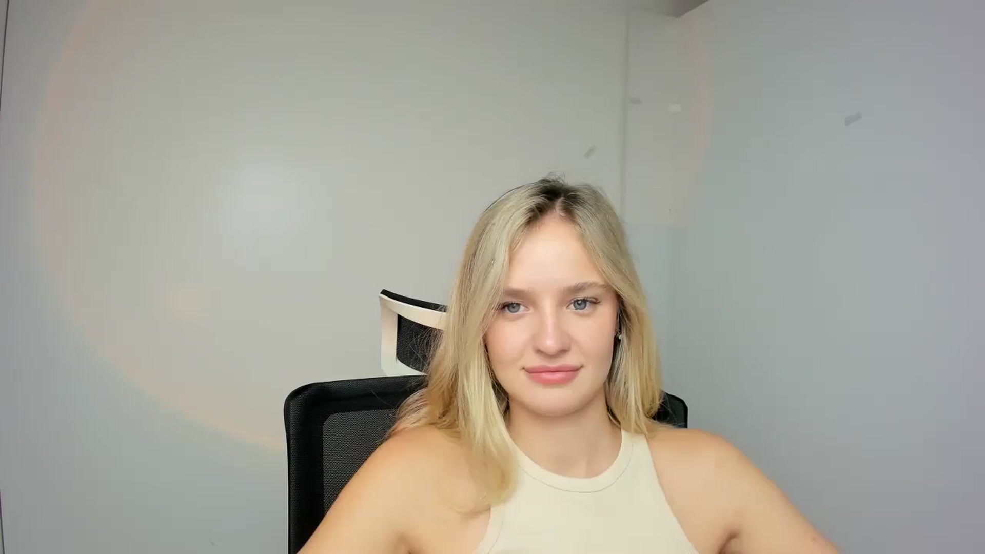 Gallery image thumbnail from Bella_amorere's myfreecams stream on, 09/08/2024, 10:37 image 4 of 20