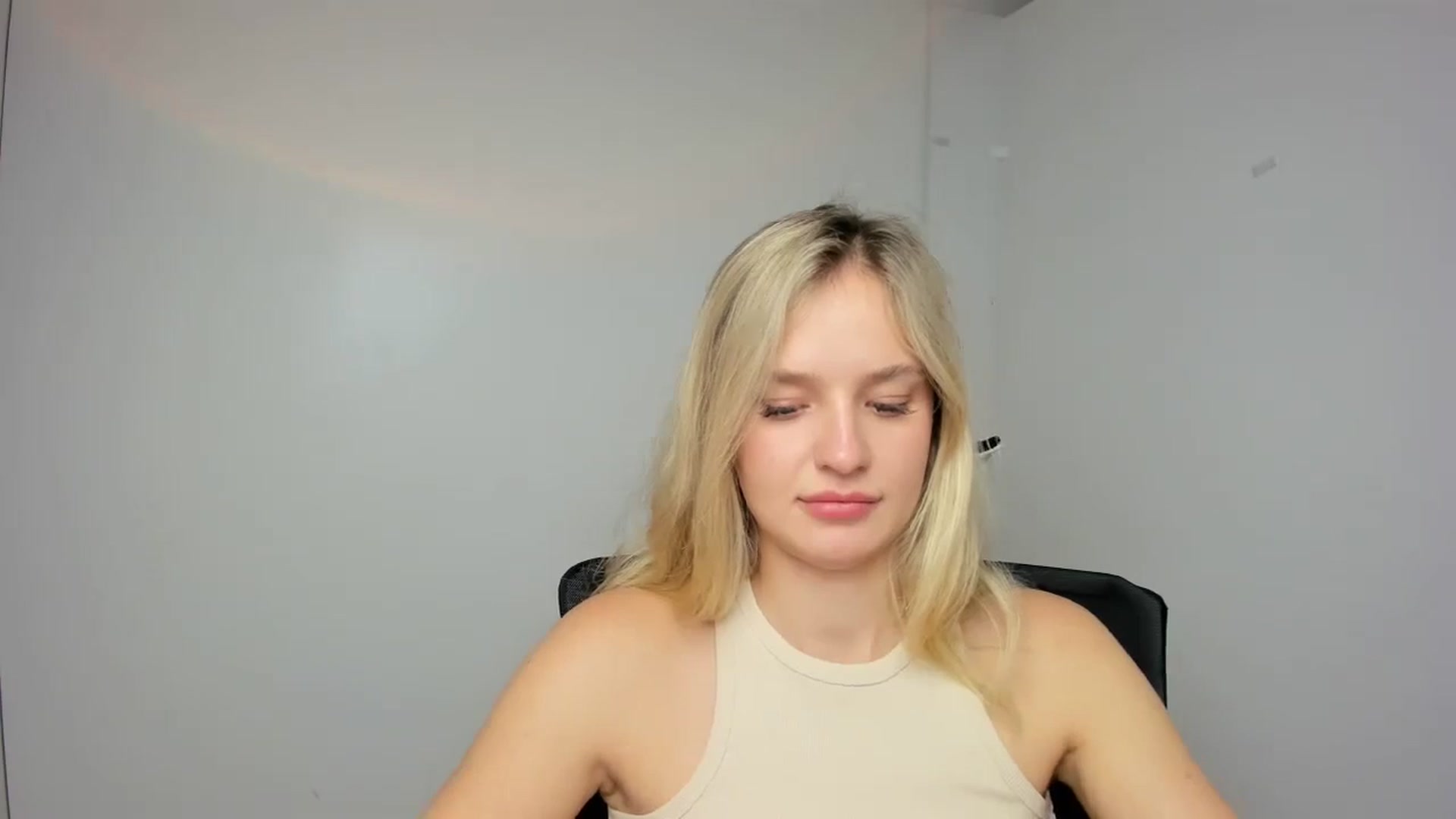 Gallery image thumbnail from Bella_amorere's myfreecams stream on, 09/08/2024, 10:37 image 10 of 20