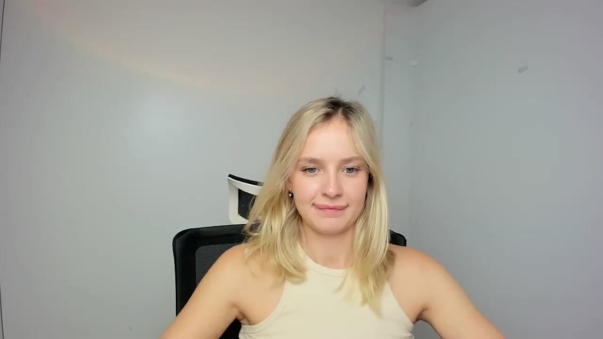 Gallery image thumbnail from Bella_amorere's myfreecams stream on, 09/08/2024, 10:37 image 17 of 20