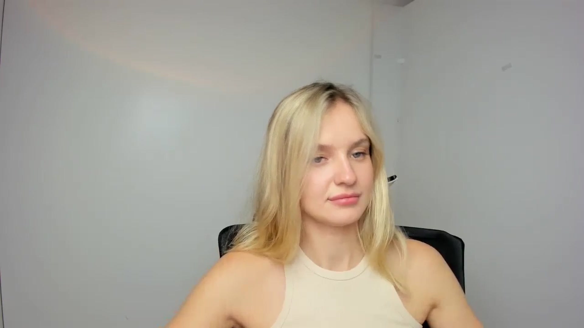 Gallery image thumbnail from Bella_amorere's myfreecams stream on, 09/08/2024, 10:37 image 11 of 20