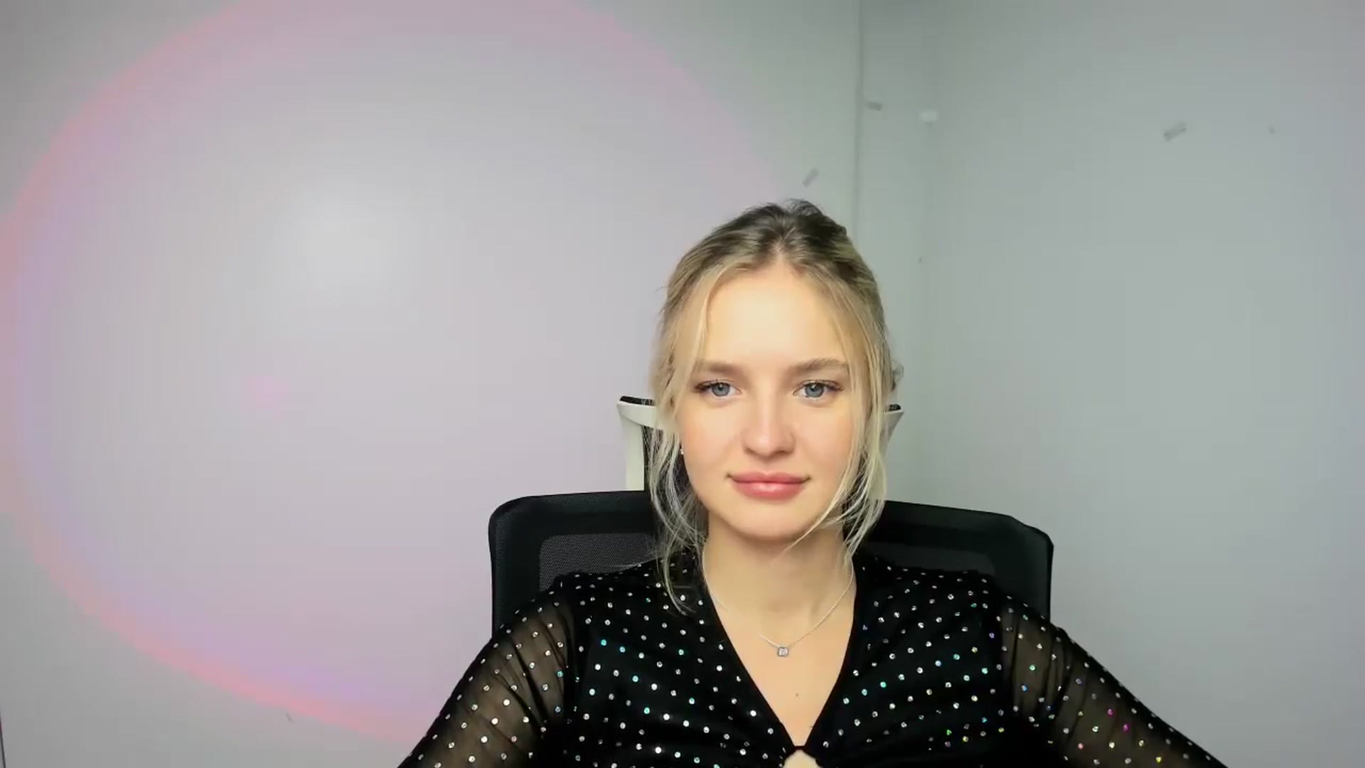 Gallery image thumbnail from Bella_amorere's myfreecams stream on, 09/09/2024, 13:10 image 19 of 20