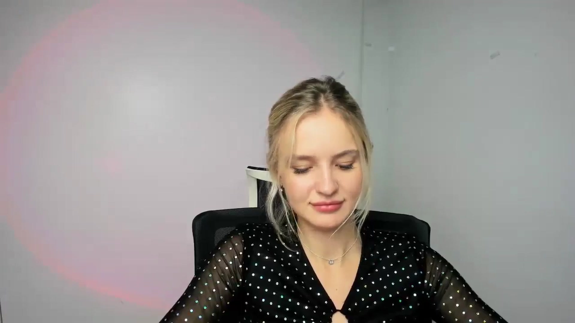 Gallery image thumbnail from Bella_amorere's myfreecams stream on, 09/09/2024, 13:10 image 12 of 20