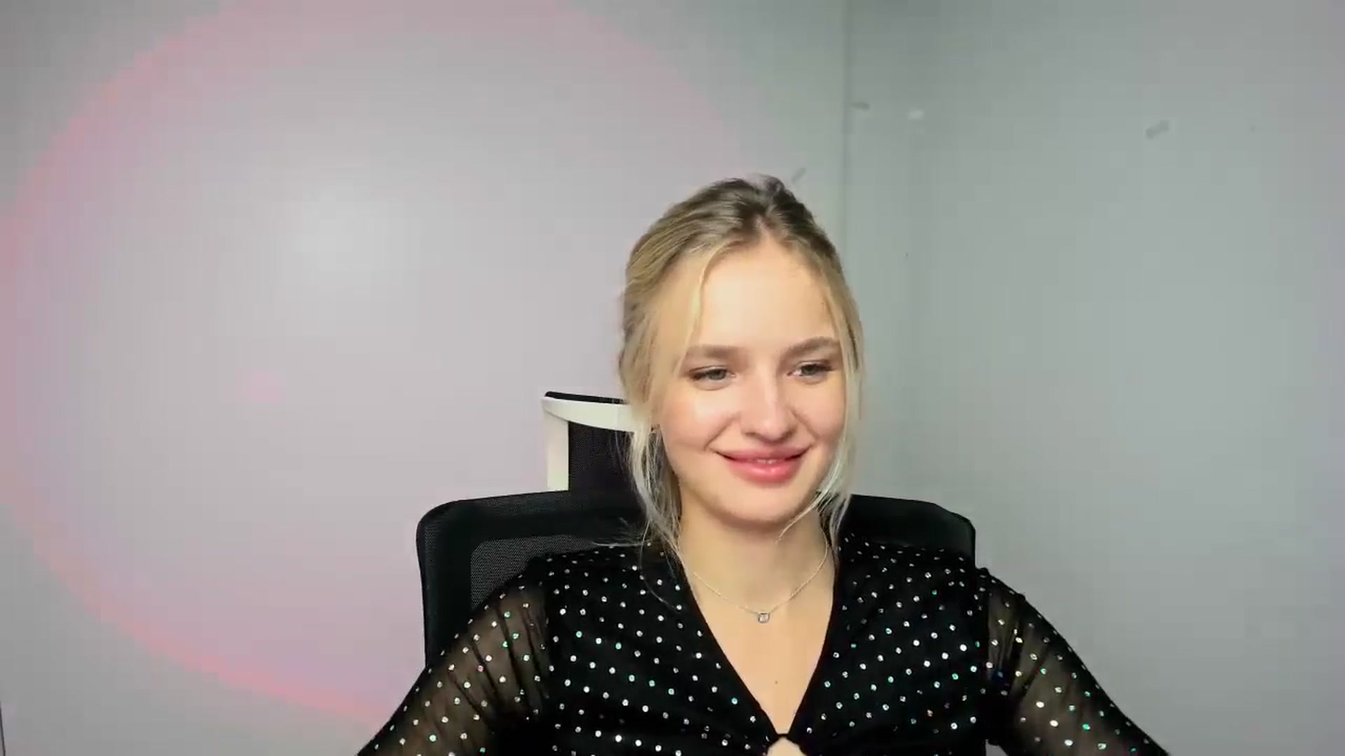 Gallery image thumbnail from Bella_amorere's myfreecams stream on, 09/09/2024, 13:10 image 7 of 20