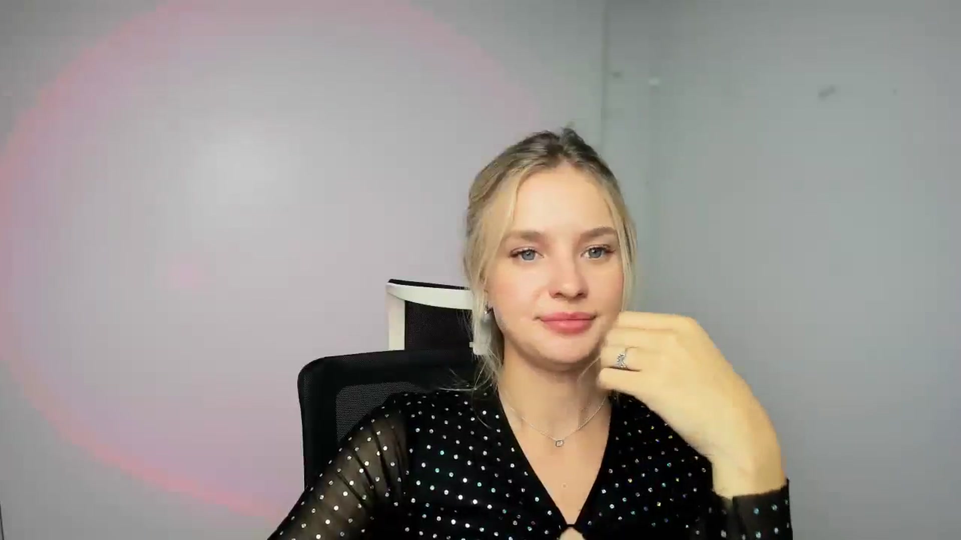Gallery image thumbnail from Bella_amorere's myfreecams stream on, 09/09/2024, 13:10 image 6 of 20