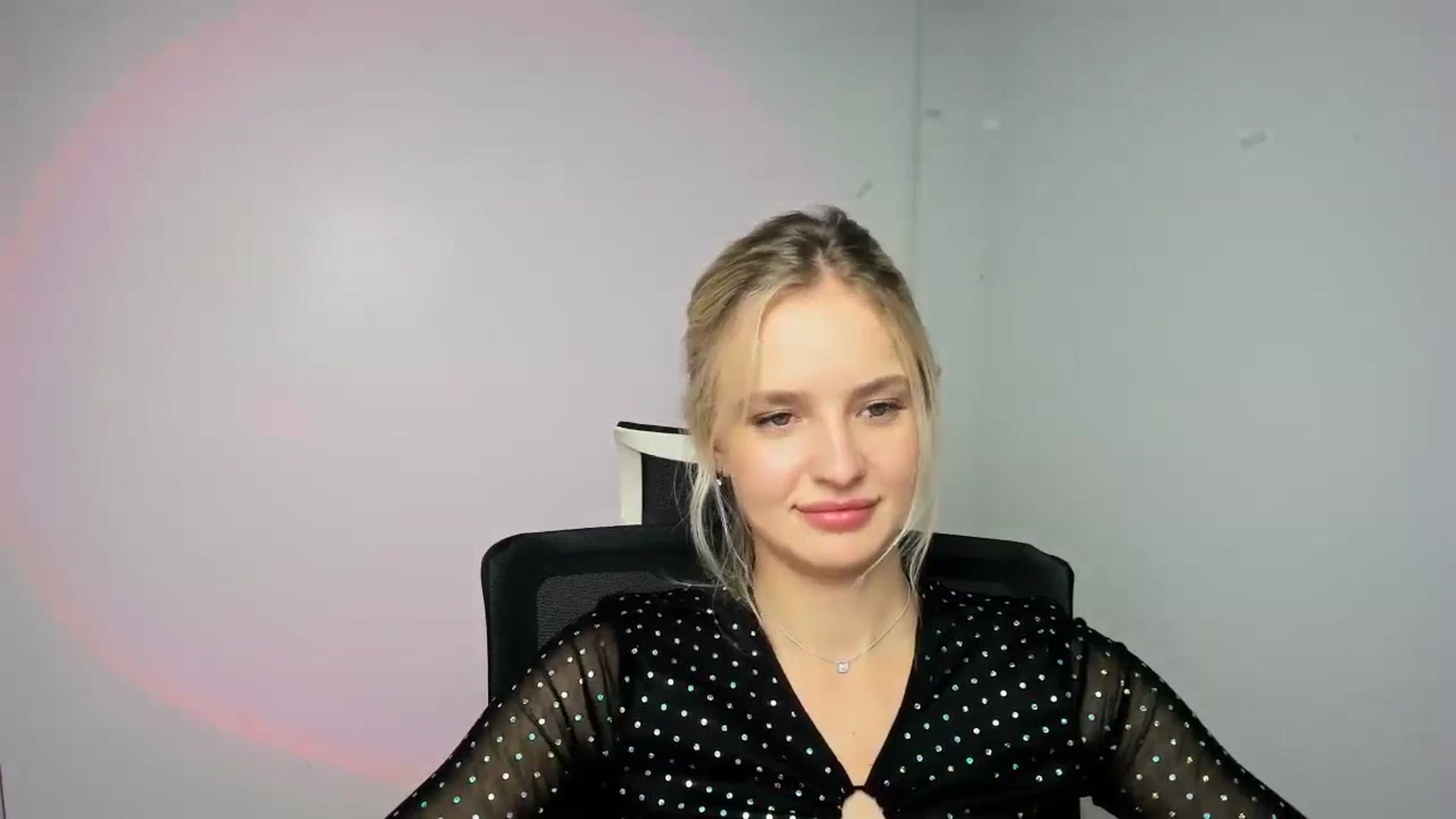 Gallery image thumbnail from Bella_amorere's myfreecams stream on, 09/09/2024, 13:10 image 9 of 20