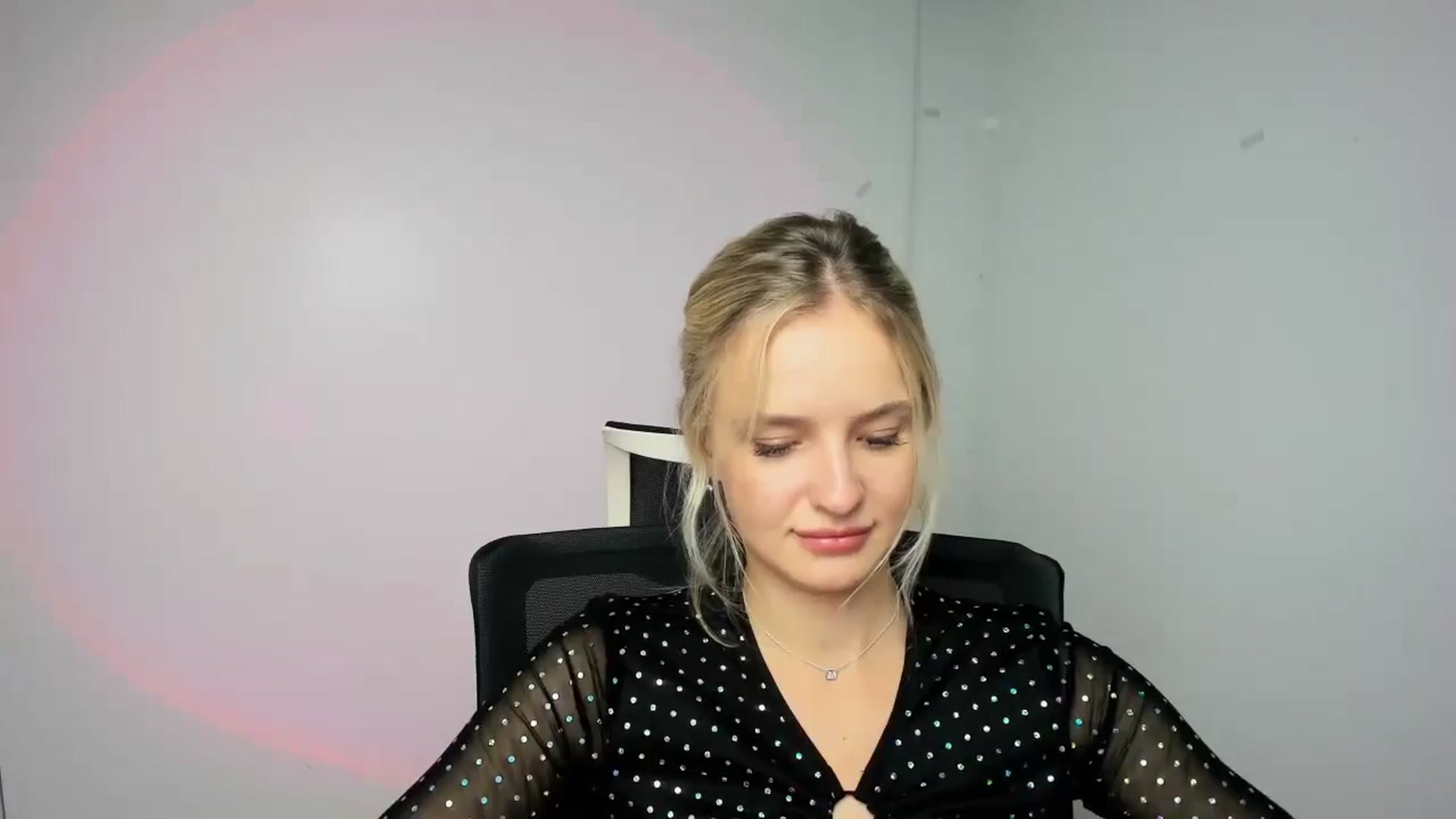 Gallery image thumbnail from Bella_amorere's myfreecams stream on, 09/09/2024, 13:10 image 11 of 20