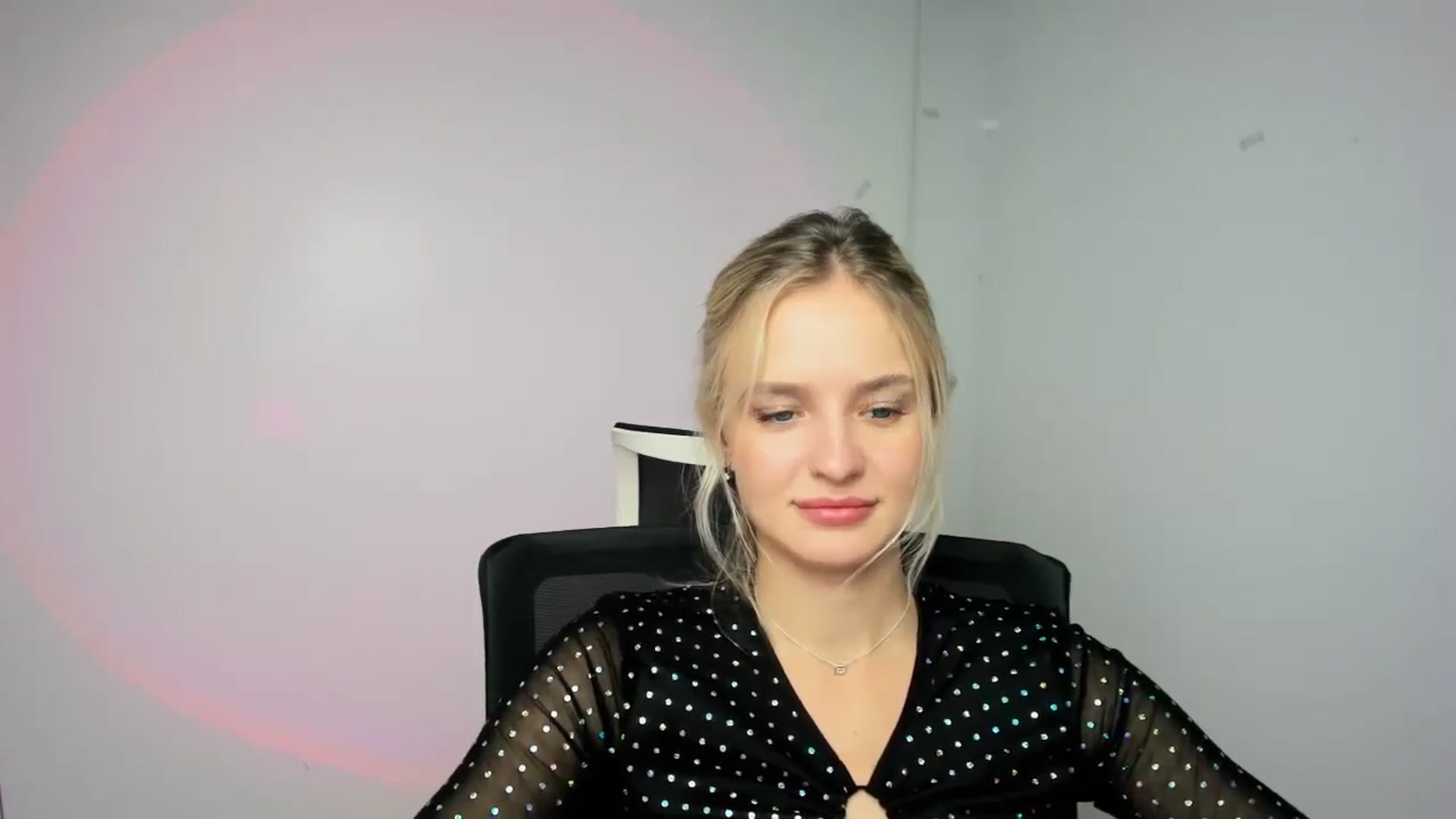 Gallery image thumbnail from Bella_amorere's myfreecams stream on, 09/09/2024, 13:10 image 10 of 20