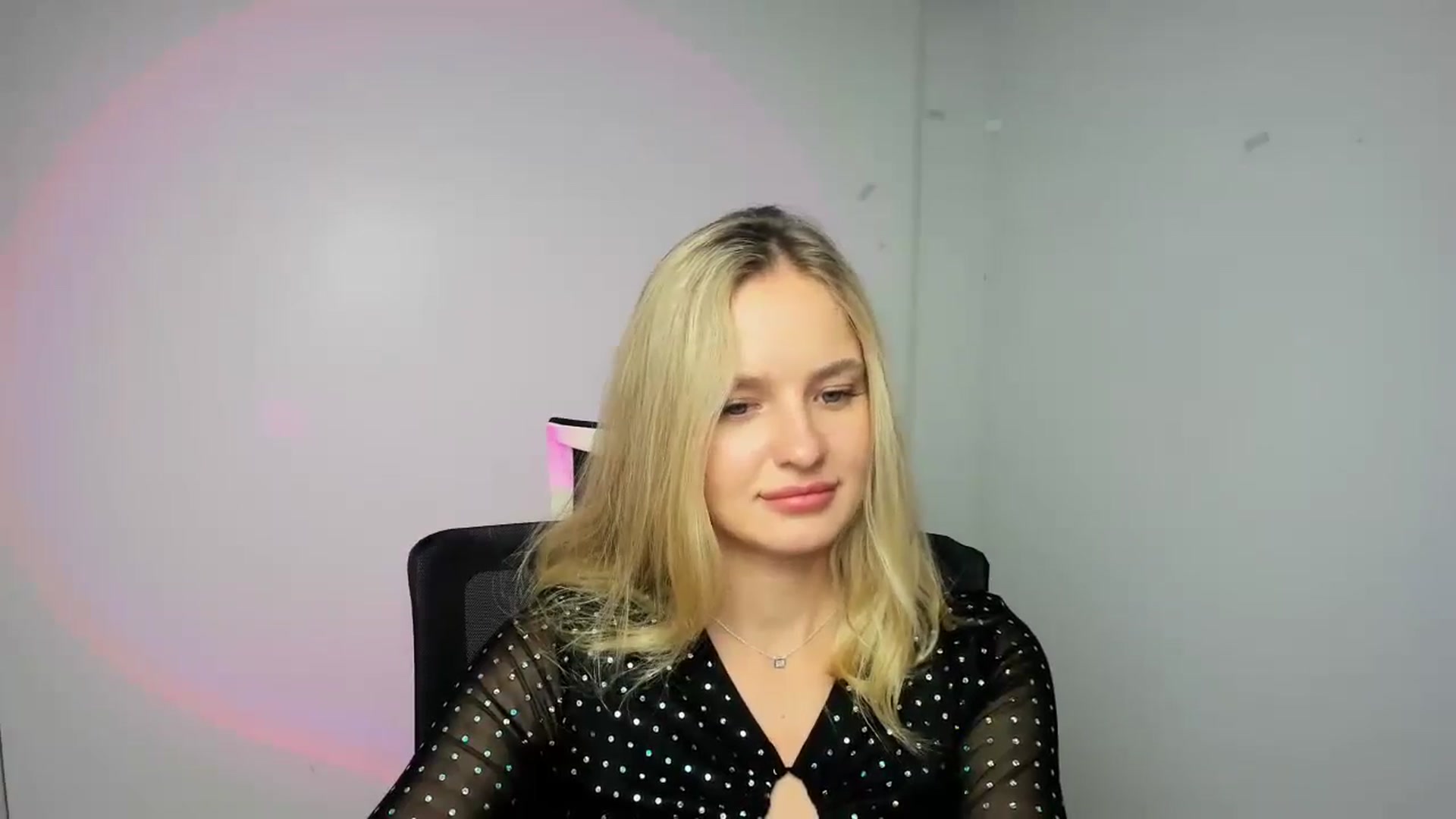 Gallery image thumbnail from Bella_amorere's myfreecams stream on, 09/09/2024, 16:43 image 18 of 20