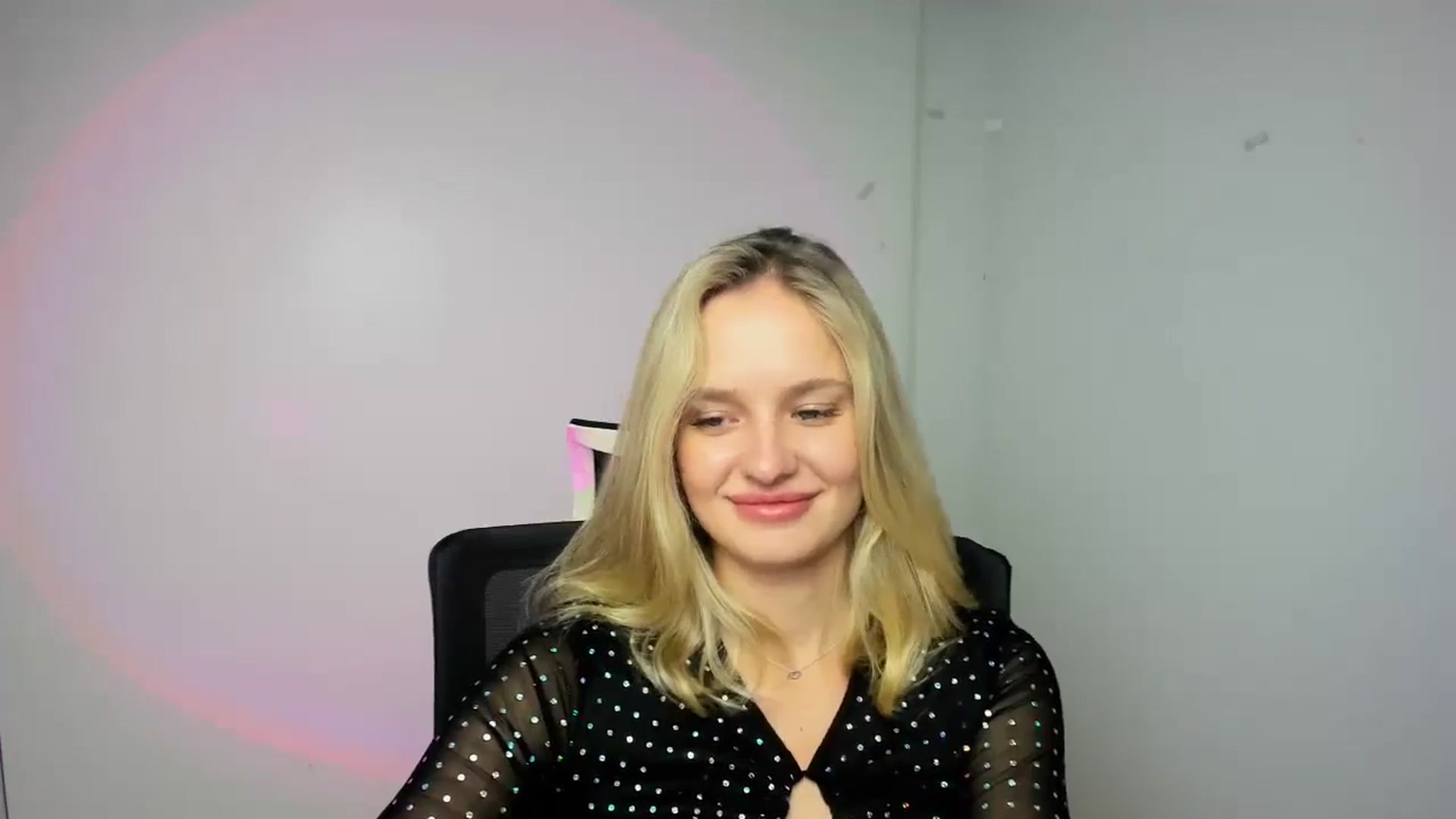 Gallery image thumbnail from Bella_amorere's myfreecams stream on, 09/09/2024, 16:43 image 10 of 20