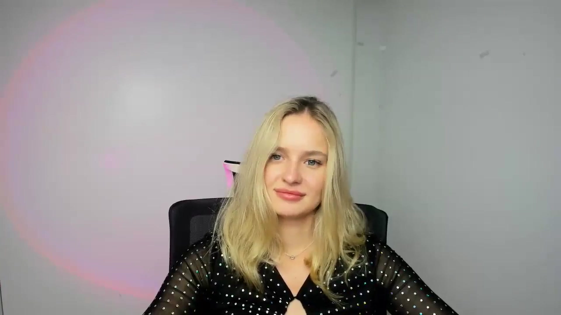 Gallery image thumbnail from Bella_amorere's myfreecams stream on, 09/09/2024, 16:43 image 15 of 20