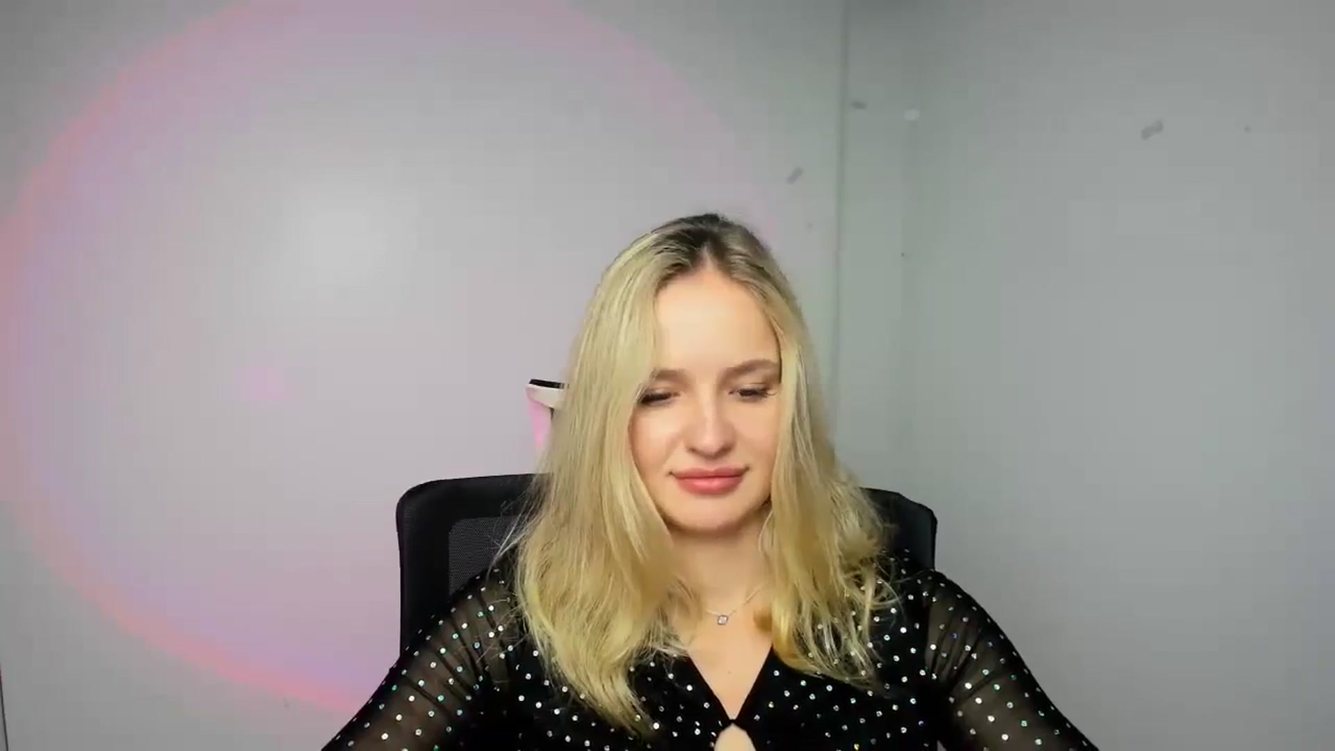 Gallery image thumbnail from Bella_amorere's myfreecams stream on, 09/09/2024, 16:43 image 14 of 20