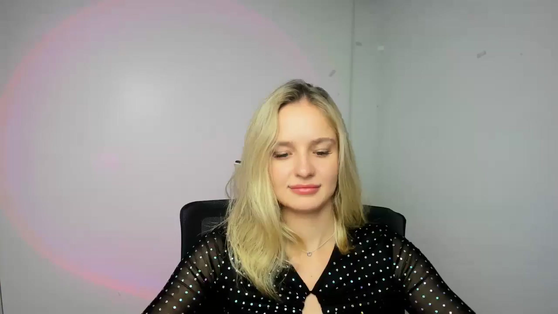 Gallery image thumbnail from Bella_amorere's myfreecams stream on, 09/09/2024, 16:43 image 3 of 20