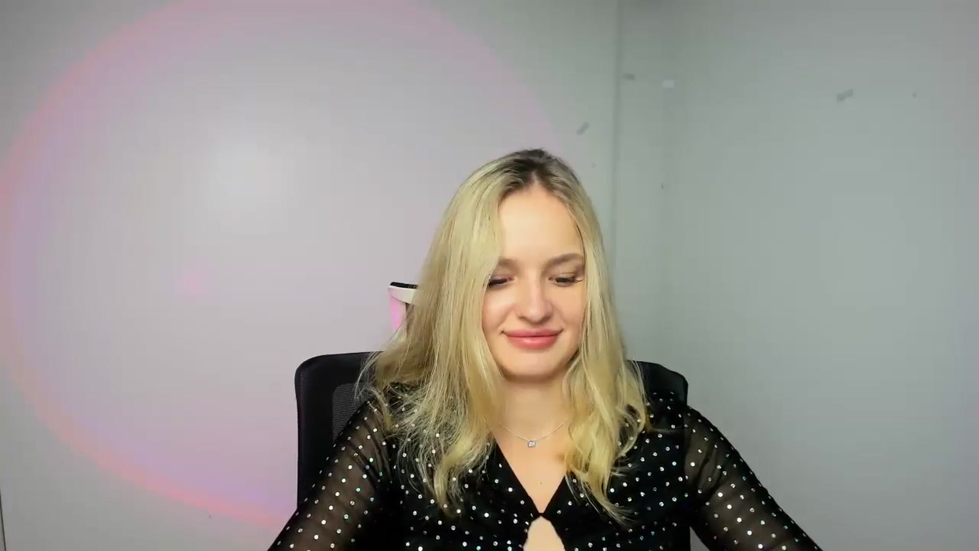 Gallery image thumbnail from Bella_amorere's myfreecams stream on, 09/09/2024, 16:43 image 20 of 20