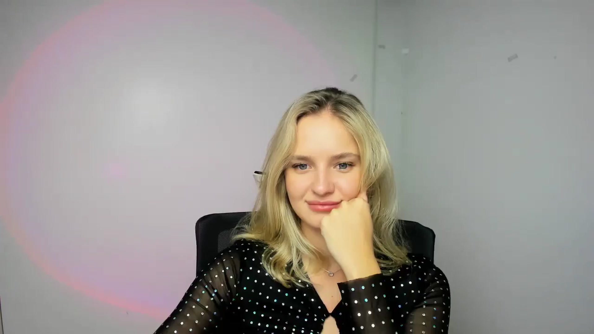 Gallery image thumbnail from Bella_amorere's myfreecams stream on, 09/09/2024, 16:43 image 6 of 20