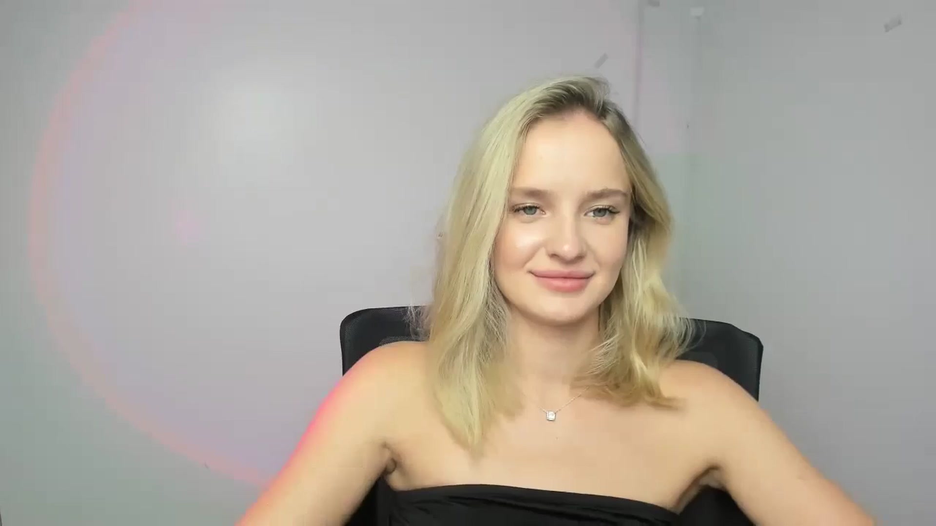 Gallery image thumbnail from Bella_amorere's myfreecams stream on, 09/11/2024, 11:40 image 18 of 20