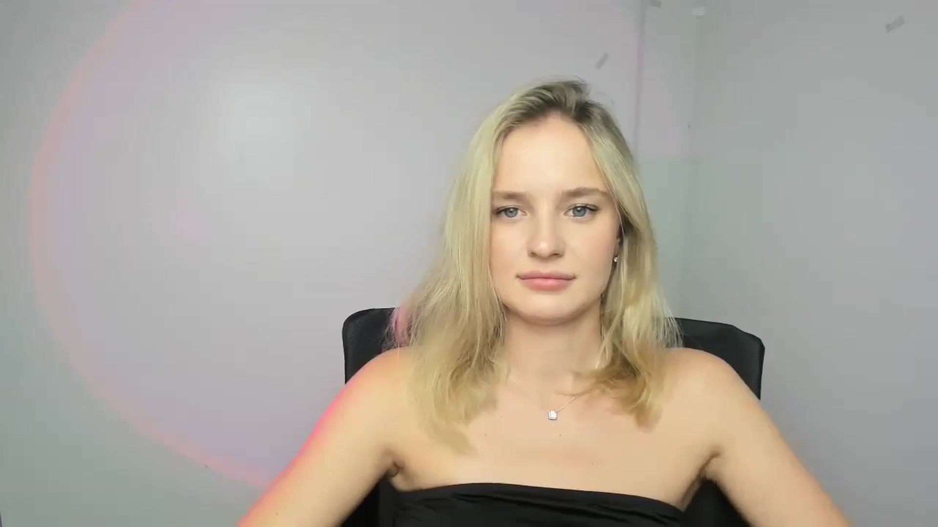 Gallery image thumbnail from Bella_amorere's myfreecams stream on, 09/11/2024, 11:40 image 15 of 20