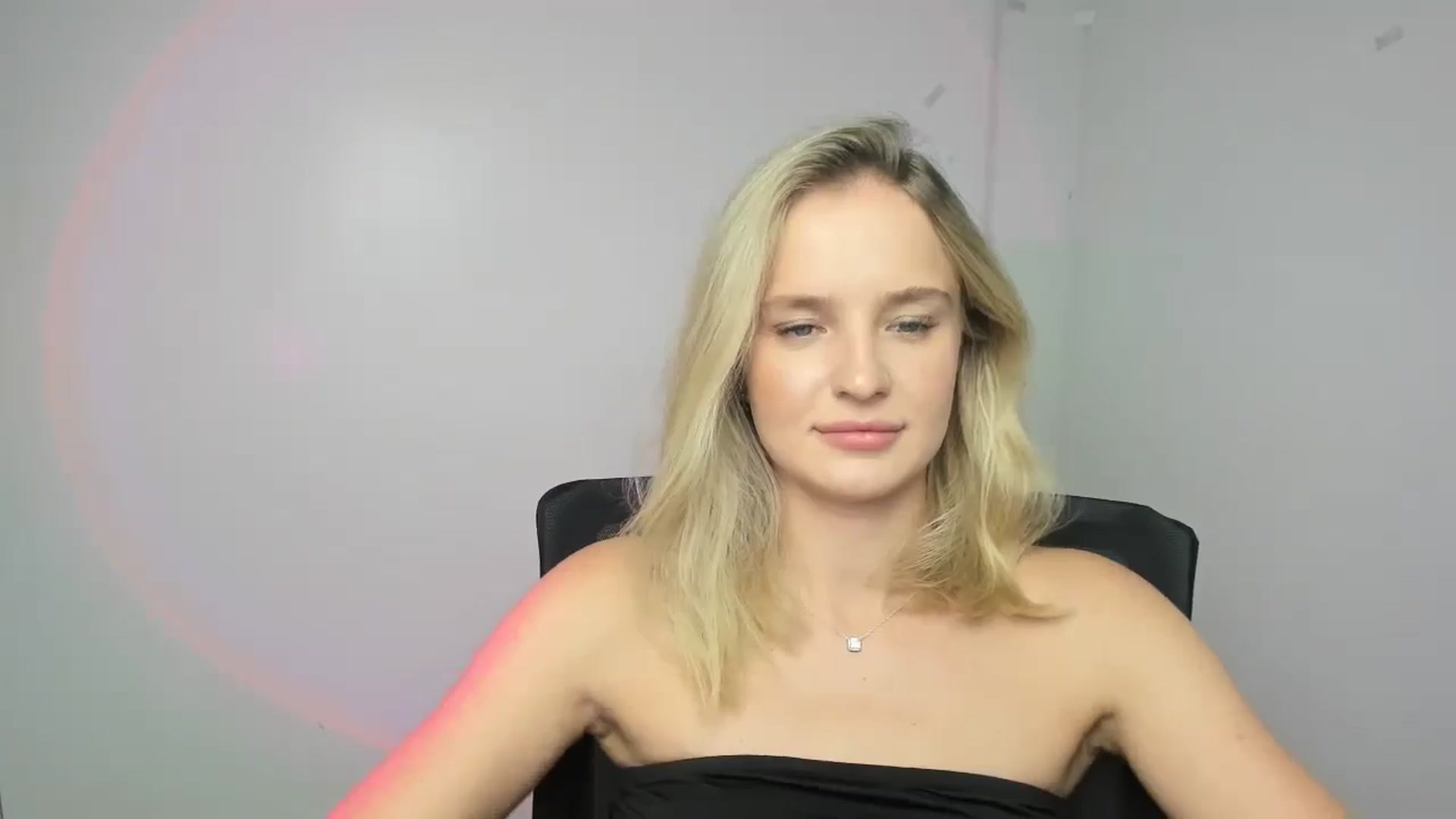 Gallery image thumbnail from Bella_amorere's myfreecams stream on, 09/11/2024, 11:40 image 17 of 20