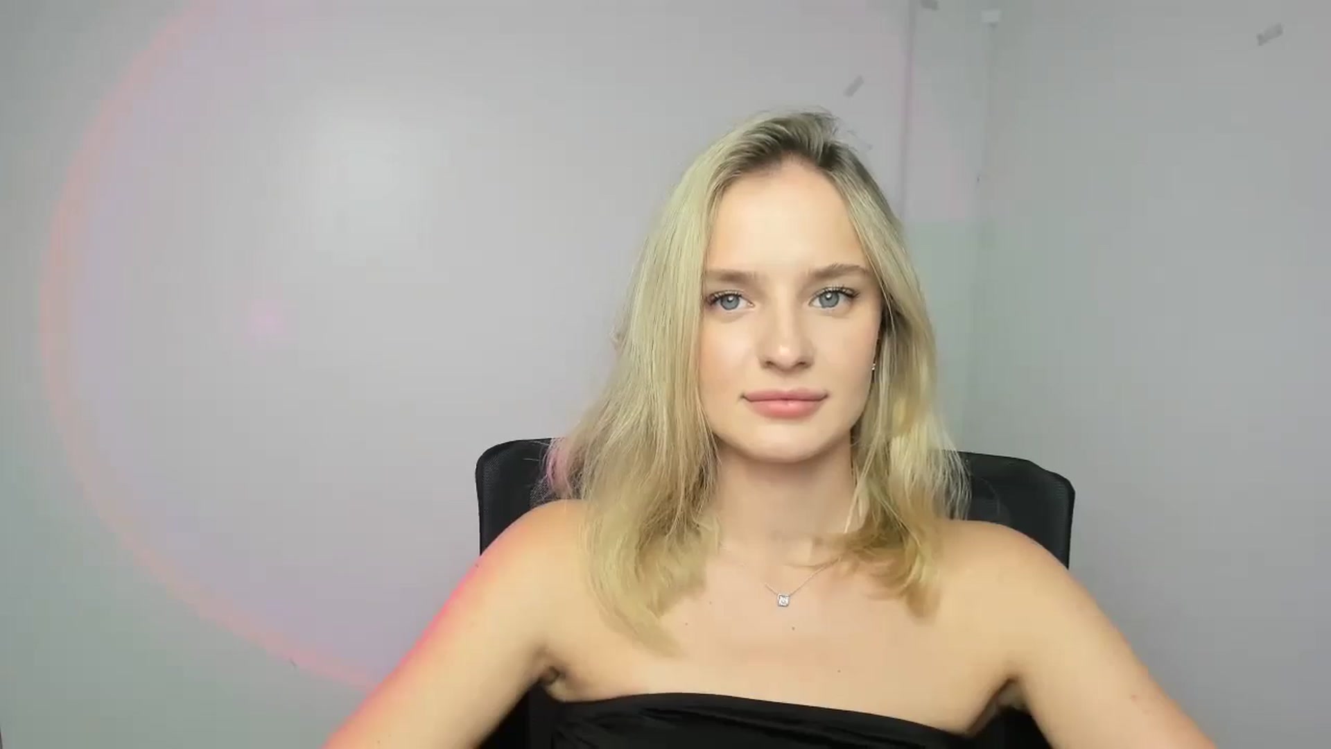 Gallery image thumbnail from Bella_amorere's myfreecams stream on, 09/11/2024, 11:40 image 14 of 20