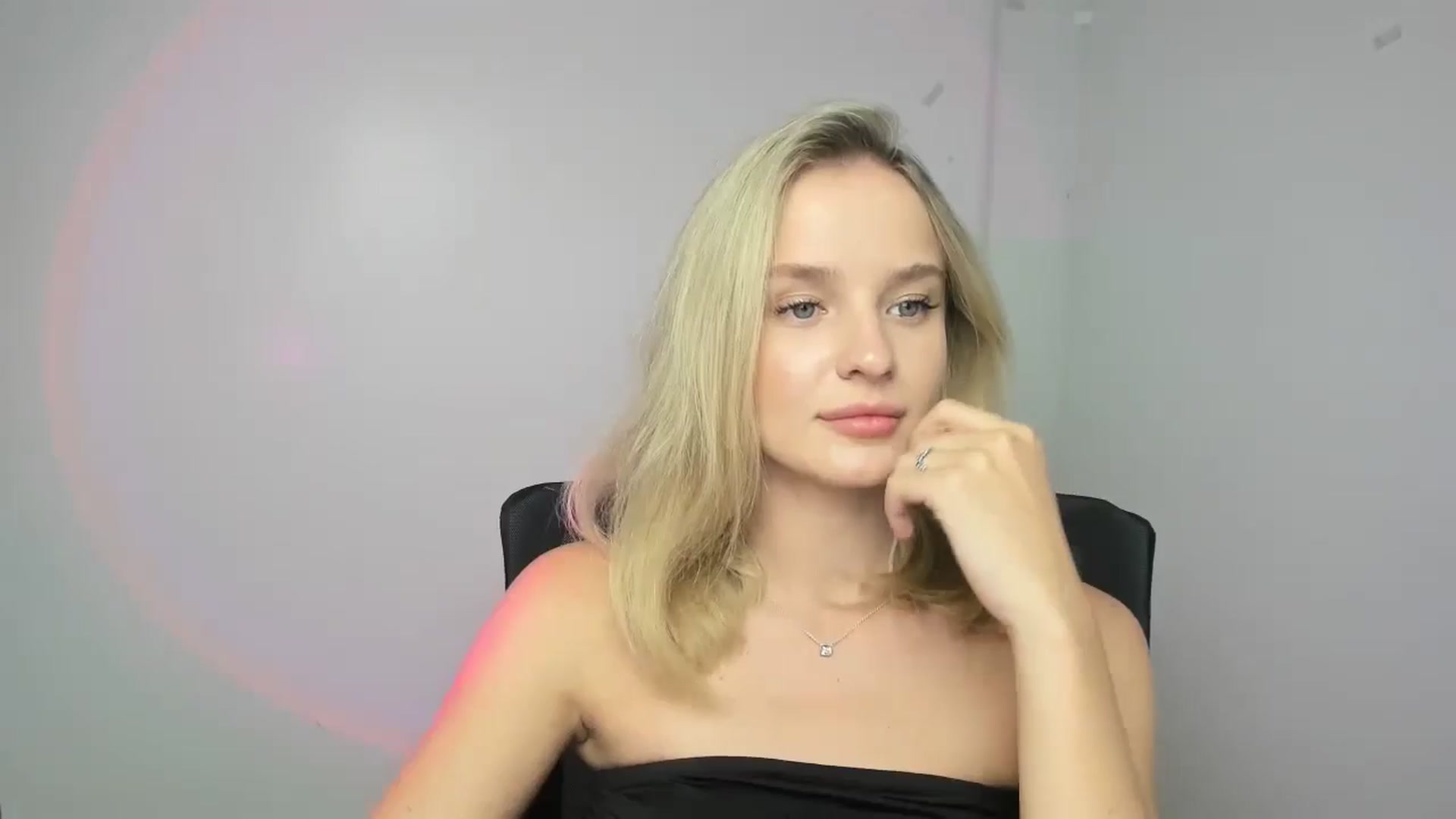 Gallery image thumbnail from Bella_amorere's myfreecams stream on, 09/11/2024, 11:40 image 3 of 20