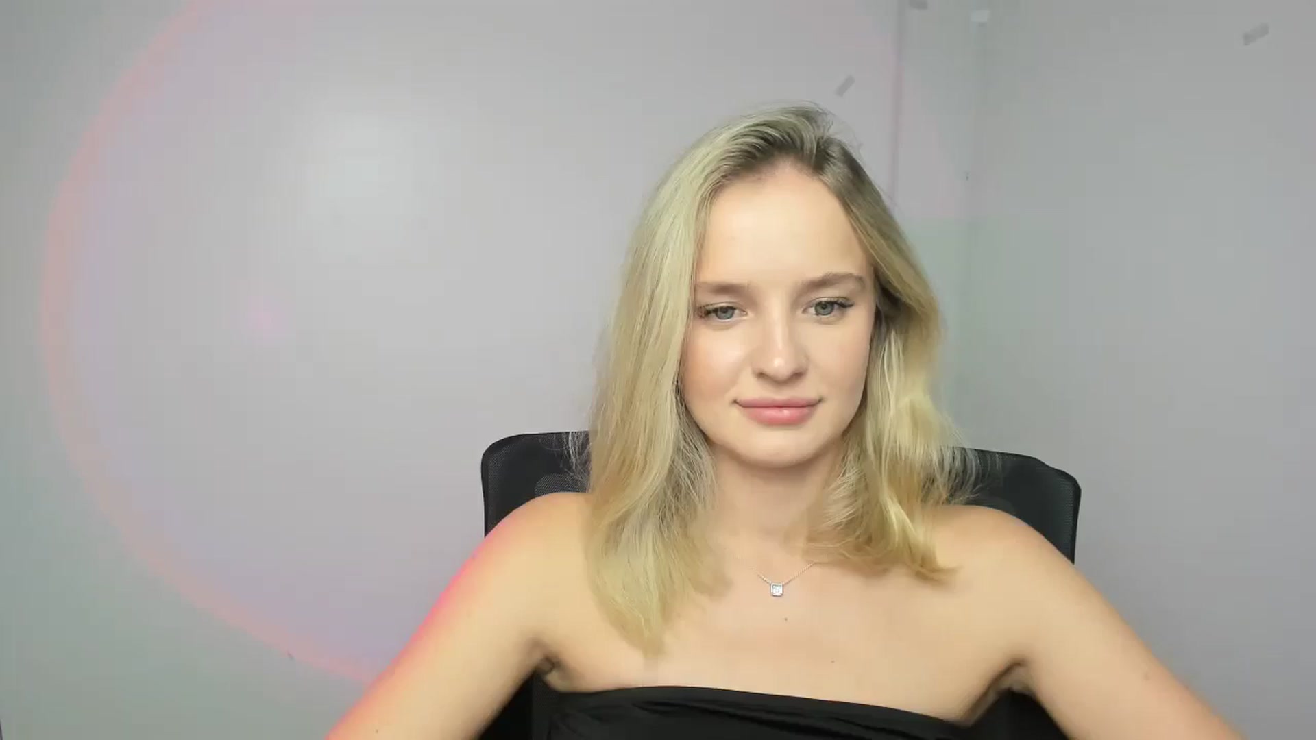 Gallery image thumbnail from Bella_amorere's myfreecams stream on, 09/11/2024, 11:40 image 20 of 20