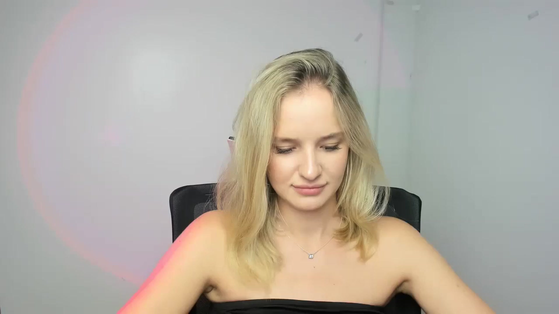 Gallery image thumbnail from Bella_amorere's myfreecams stream on, 09/11/2024, 12:20 image 6 of 20