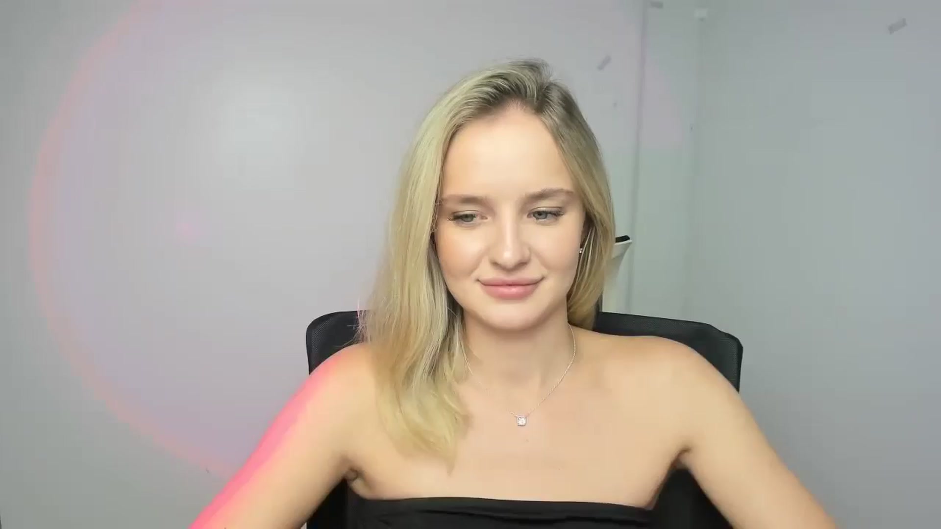 Gallery image thumbnail from Bella_amorere's myfreecams stream on, 09/11/2024, 12:20 image 1 of 20