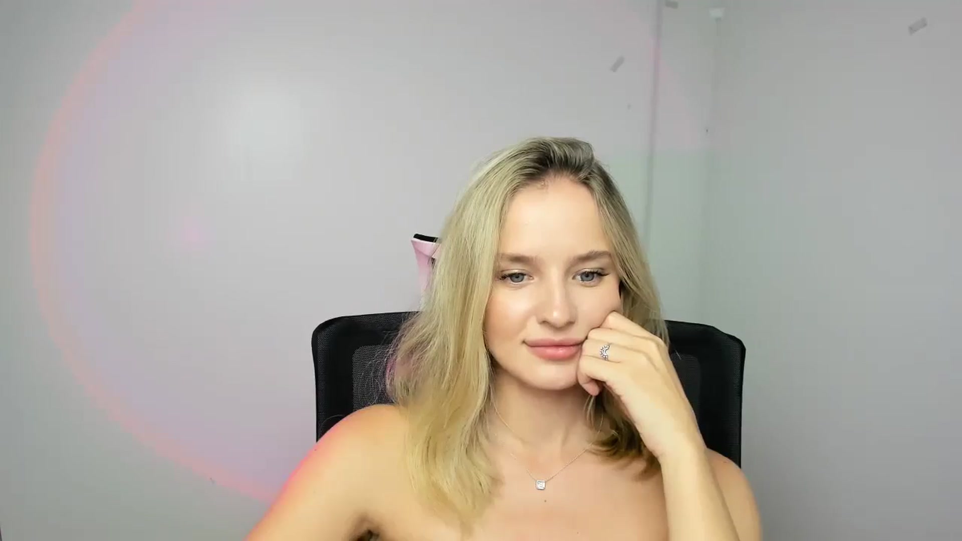 Gallery image thumbnail from Bella_amorere's myfreecams stream on, 09/11/2024, 12:20 image 11 of 20