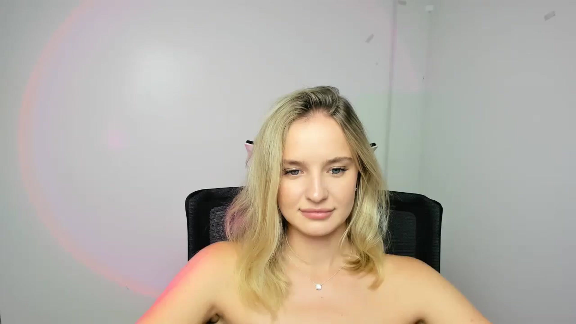 Gallery image thumbnail from Bella_amorere's myfreecams stream on, 09/11/2024, 12:20 image 13 of 20