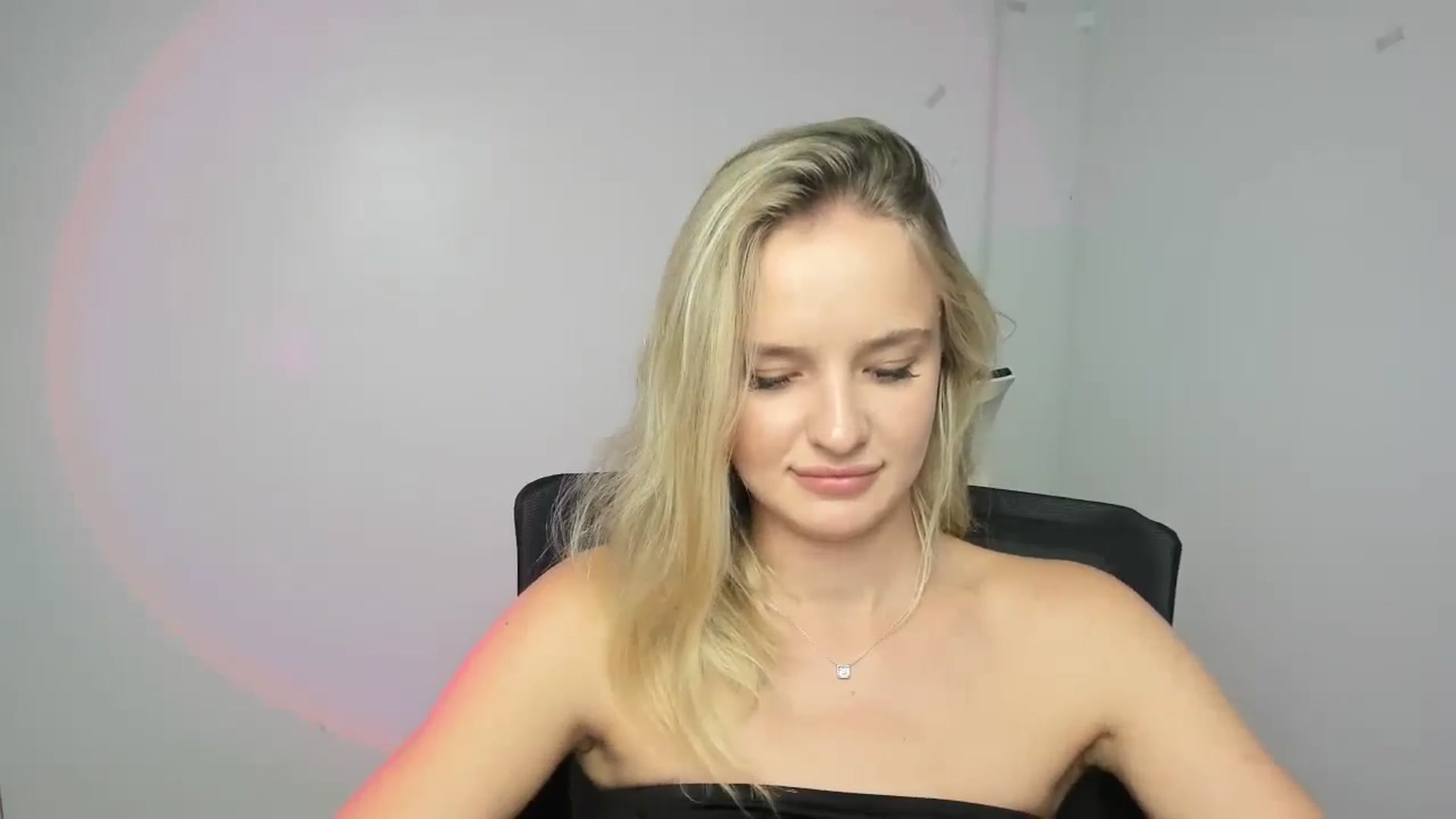 Gallery image thumbnail from Bella_amorere's myfreecams stream on, 09/11/2024, 13:05 image 19 of 20