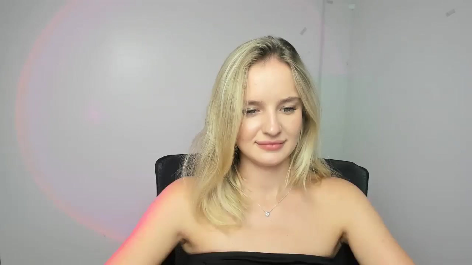 Gallery image thumbnail from Bella_amorere's myfreecams stream on, 09/11/2024, 13:05 image 14 of 20