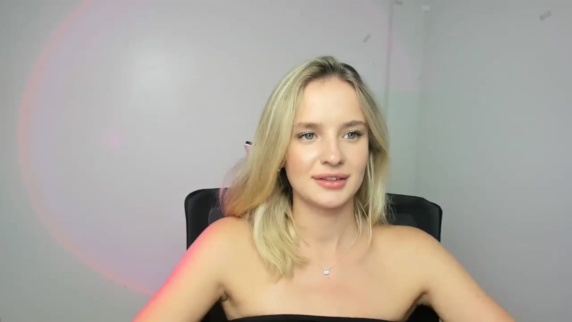 Gallery image thumbnail from Bella_amorere's myfreecams stream on, 09/11/2024, 13:05 image 7 of 20