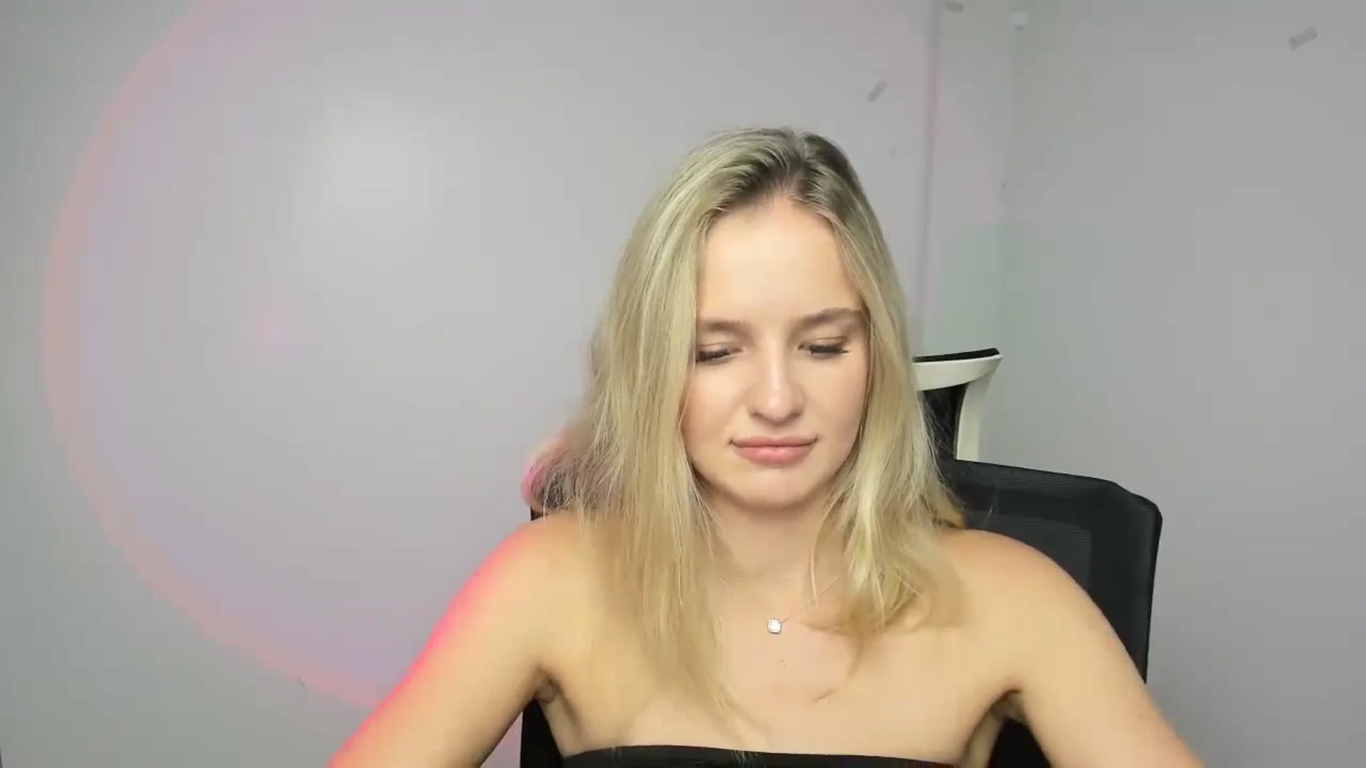 Gallery image thumbnail from Bella_amorere's myfreecams stream on, 09/11/2024, 13:41 image 19 of 20