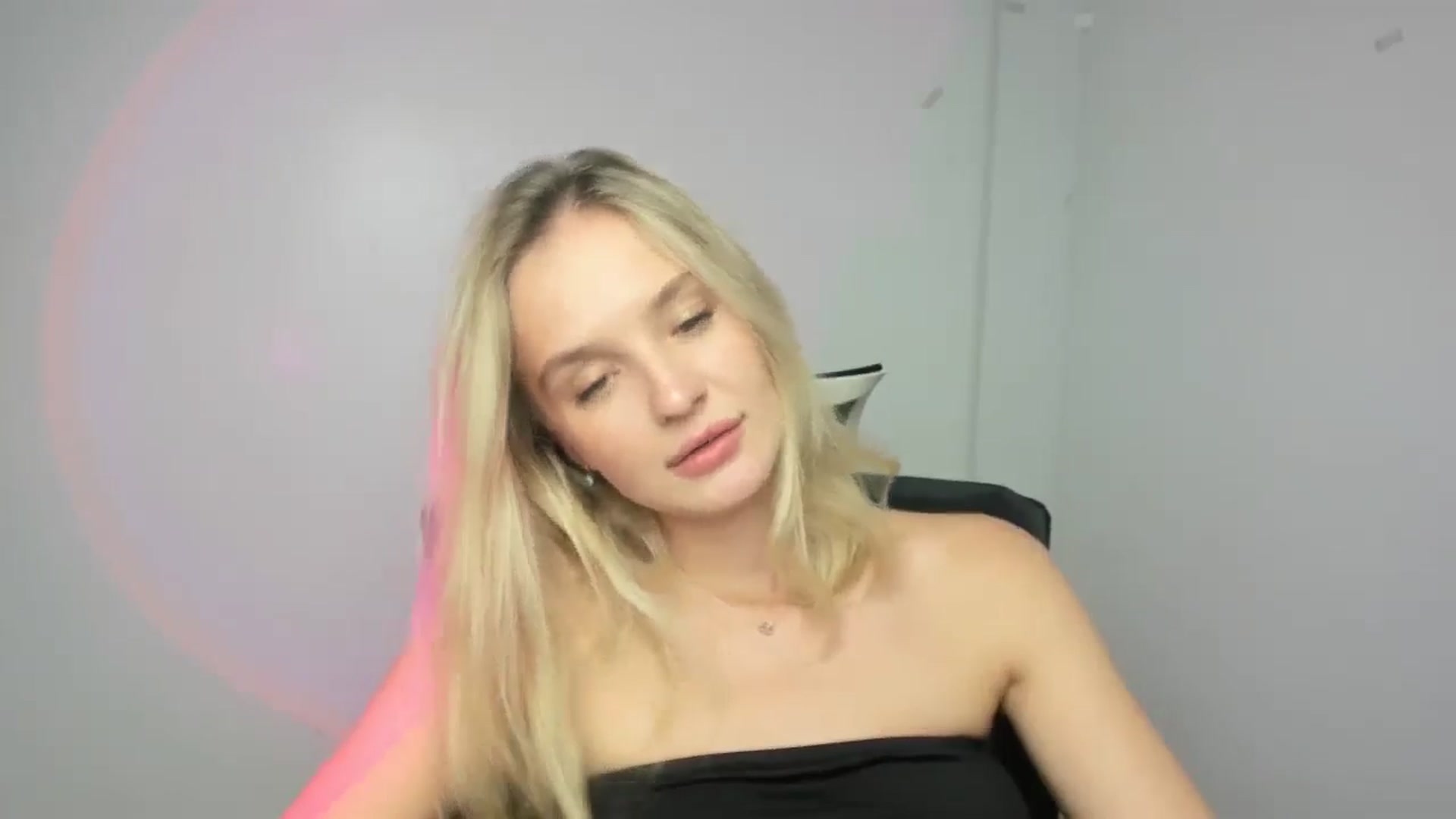 Gallery image thumbnail from Bella_amorere's myfreecams stream on, 09/11/2024, 13:41 image 14 of 20