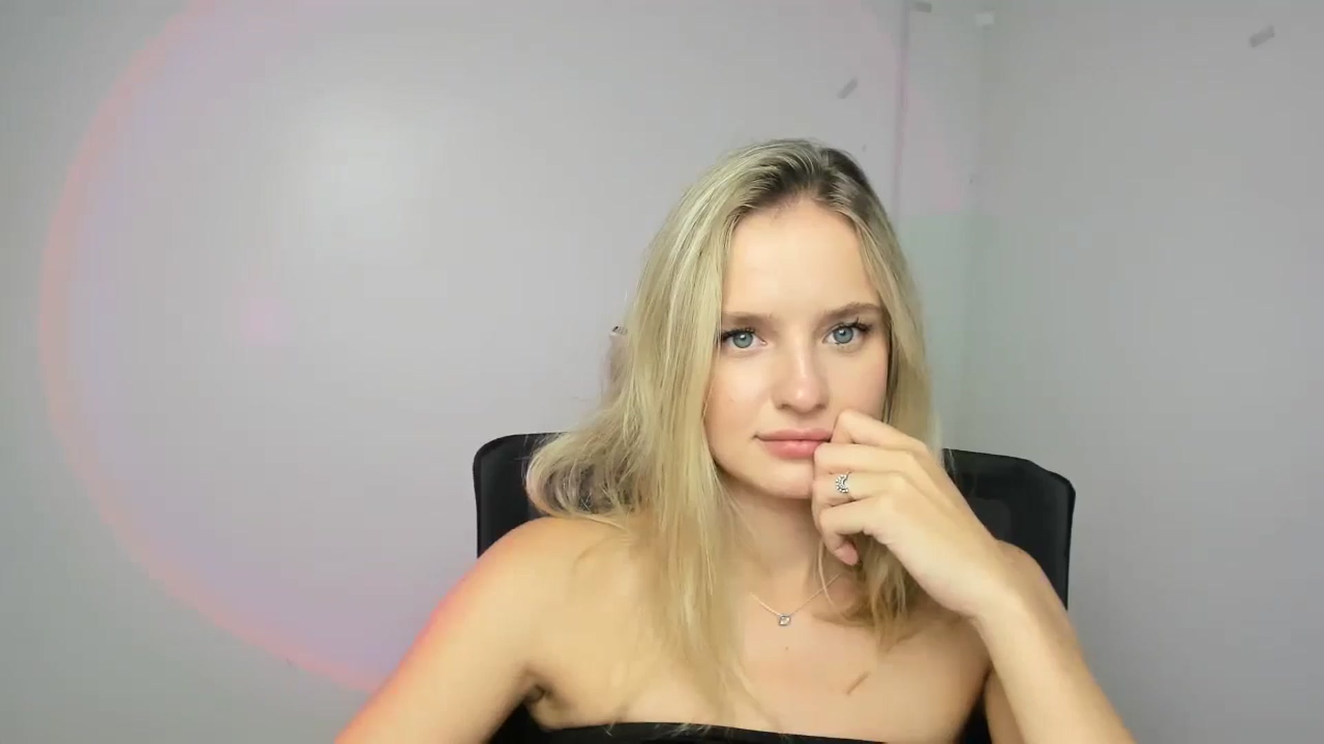 Gallery image thumbnail from Bella_amorere's myfreecams stream on, 09/11/2024, 13:41 image 16 of 20
