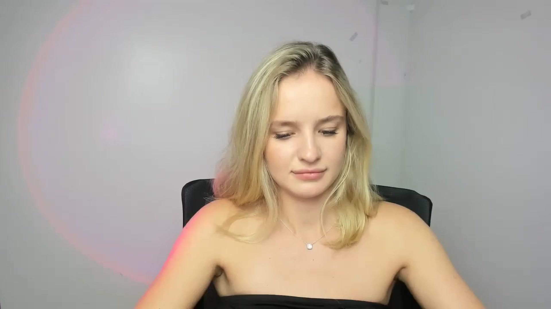 Gallery image thumbnail from Bella_amorere's myfreecams stream on, 09/11/2024, 13:41 image 9 of 20
