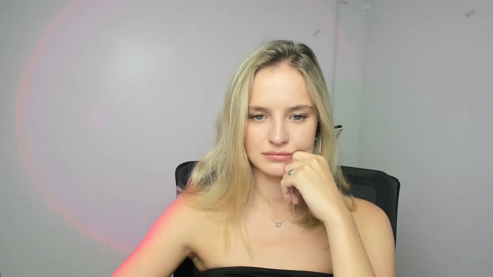 Gallery image thumbnail from Bella_amorere's myfreecams stream on, 09/11/2024, 13:41 image 11 of 20